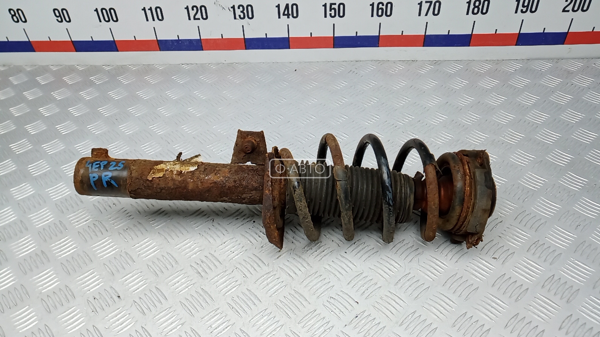 Стойка передняя правая