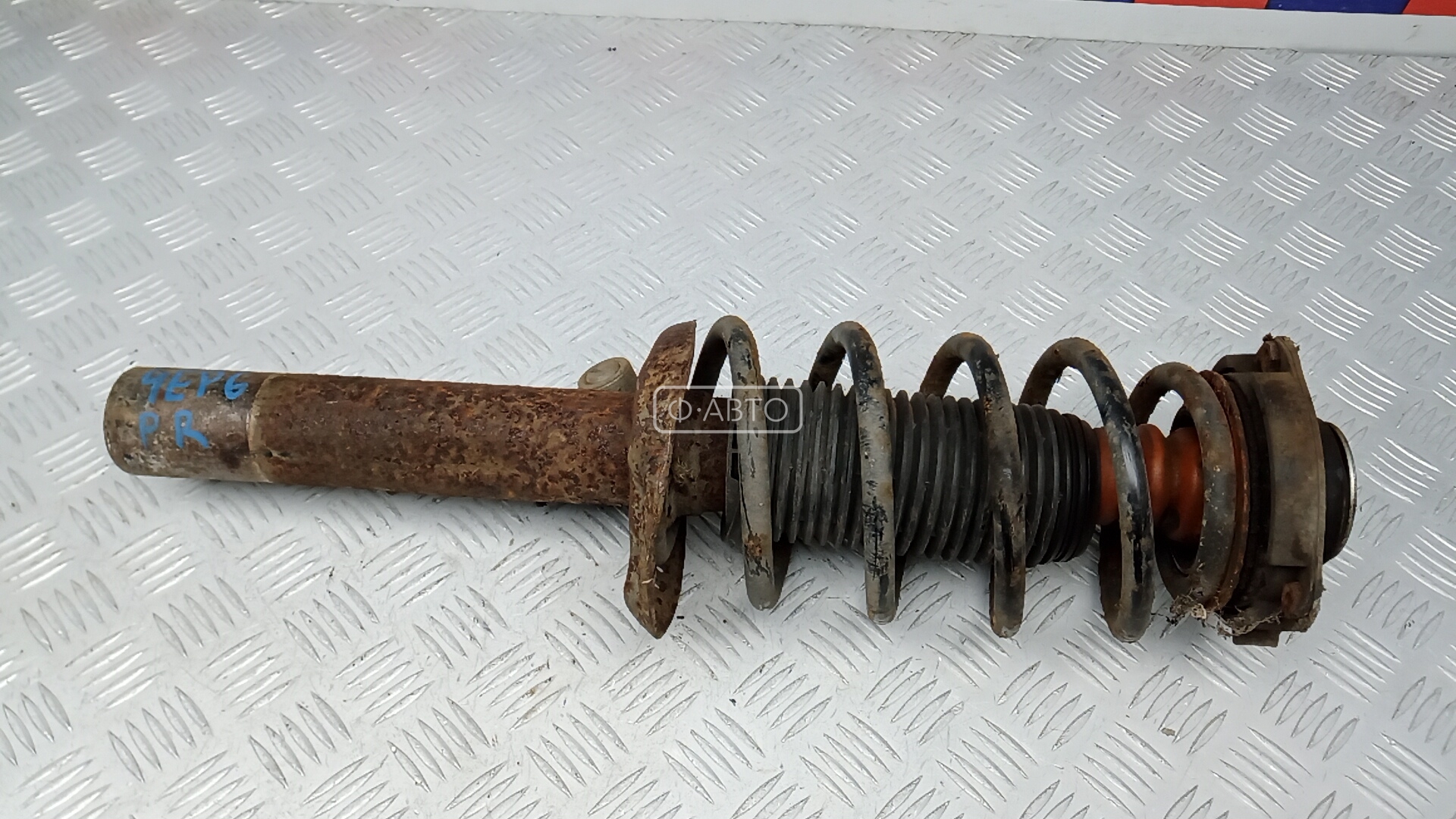 Стойка передняя правая