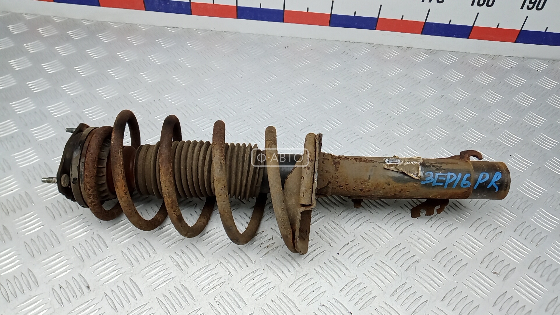 Стойка передняя правая