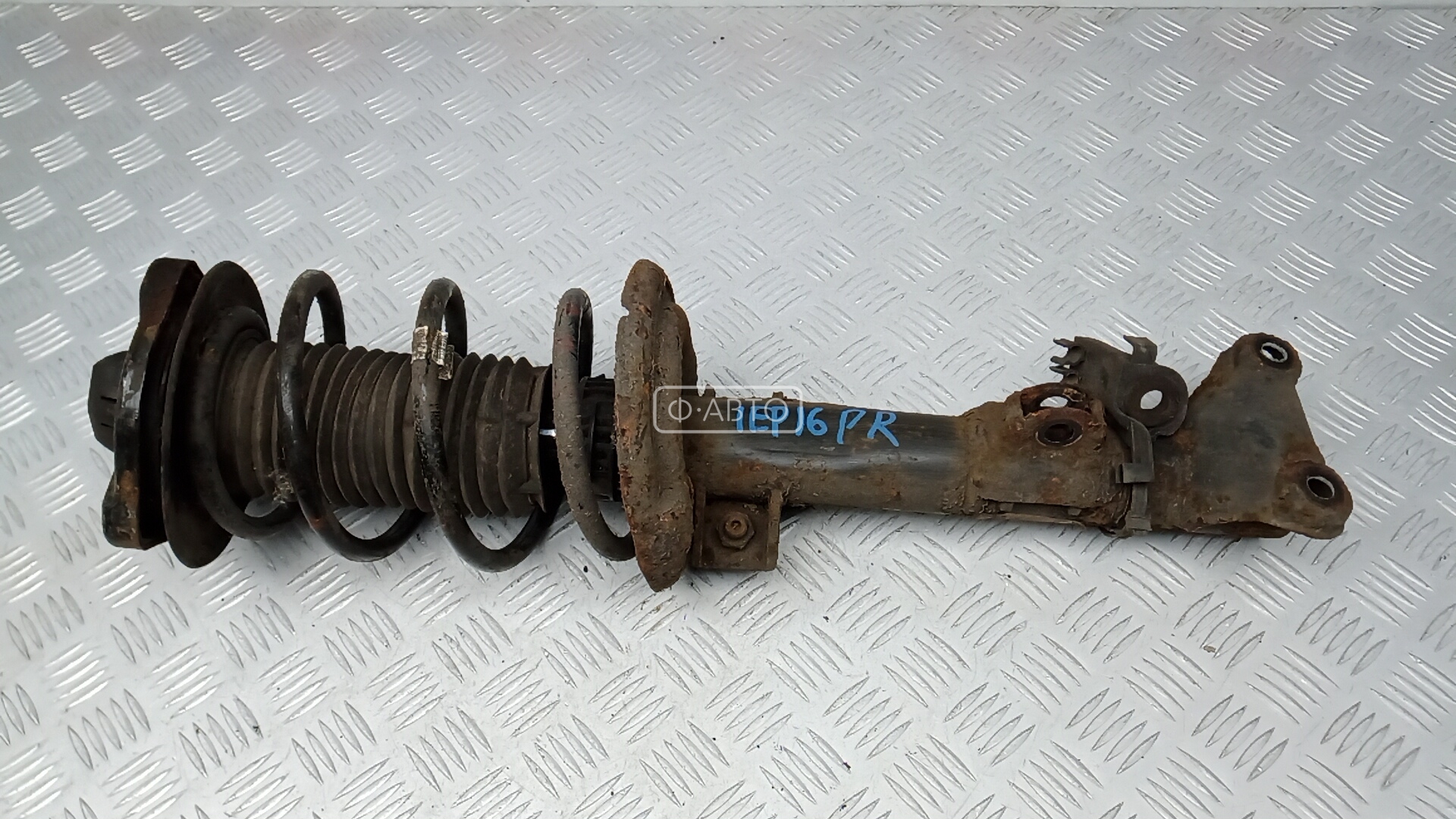 Стойка передняя правая