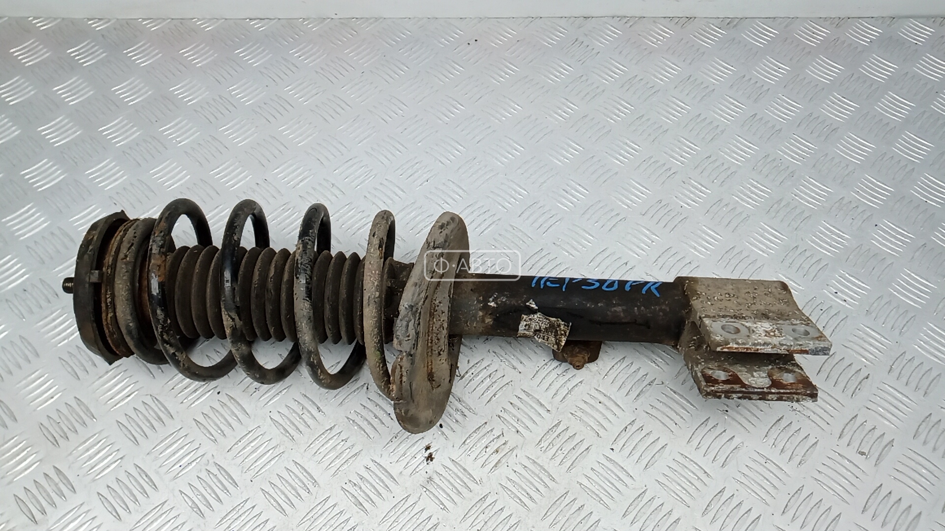 Стойка передняя правая