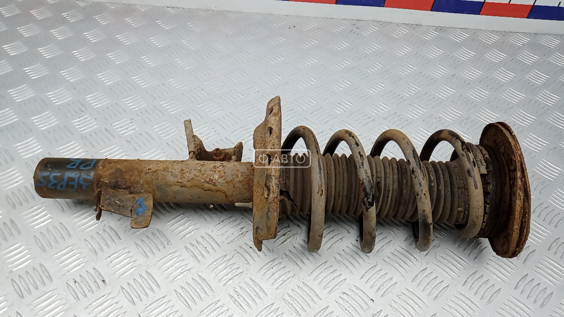 Стойка передняя правая