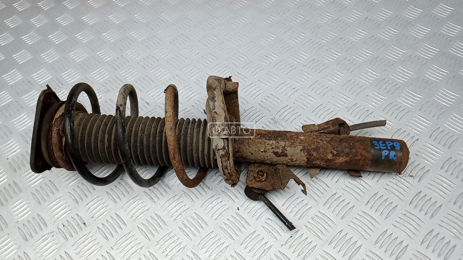 Стойка передняя правая