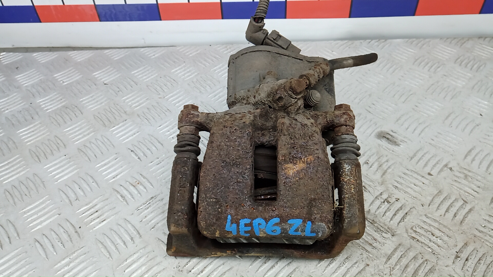 Суппорт тормозной задний левый VOLKSWAGEN PASSAT B6