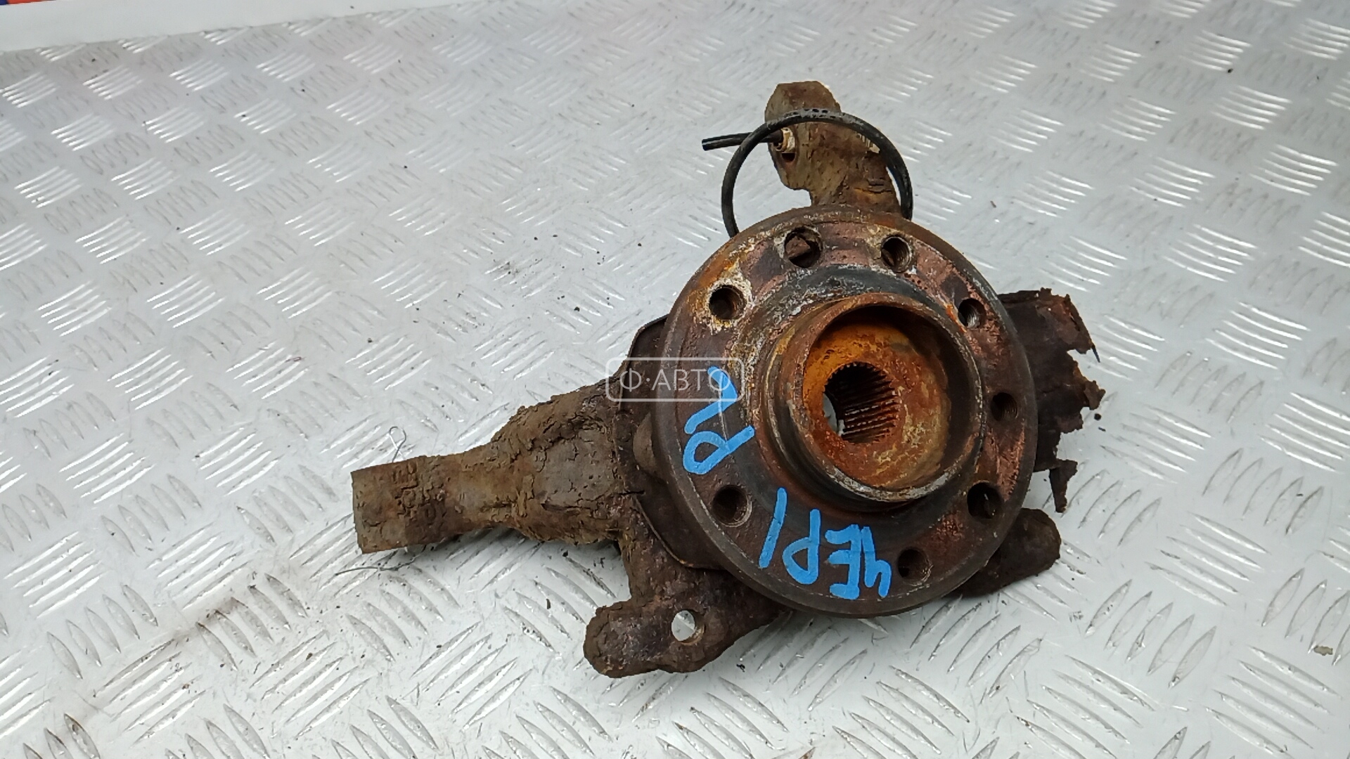 Ступица передняя левая