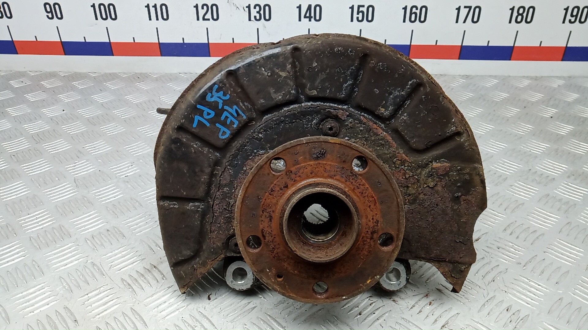 Ступица передняя левая VOLKSWAGEN PASSAT CC