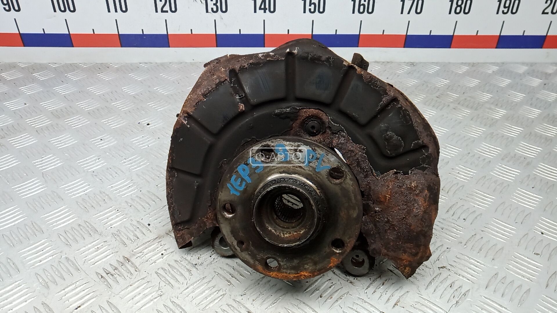 Ступица передняя левая