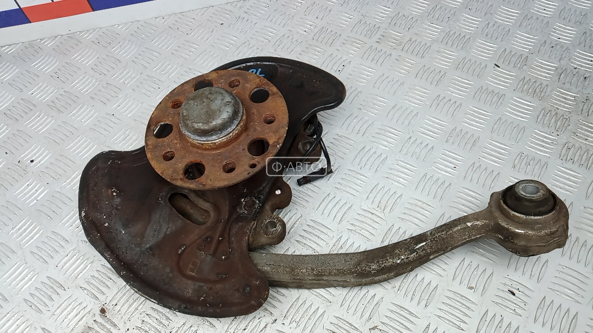 Ступица передняя левая