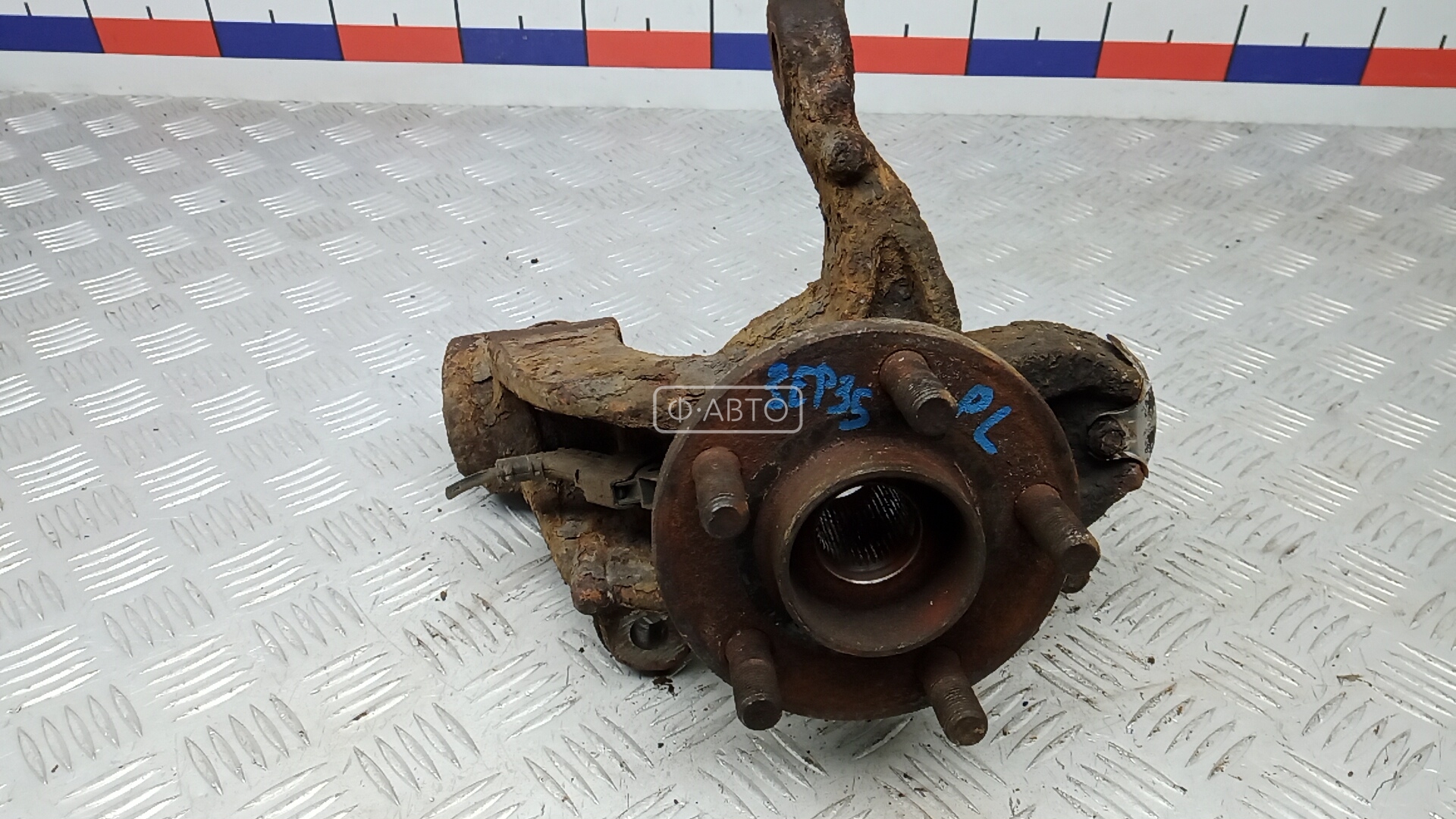 Ступица передняя левая