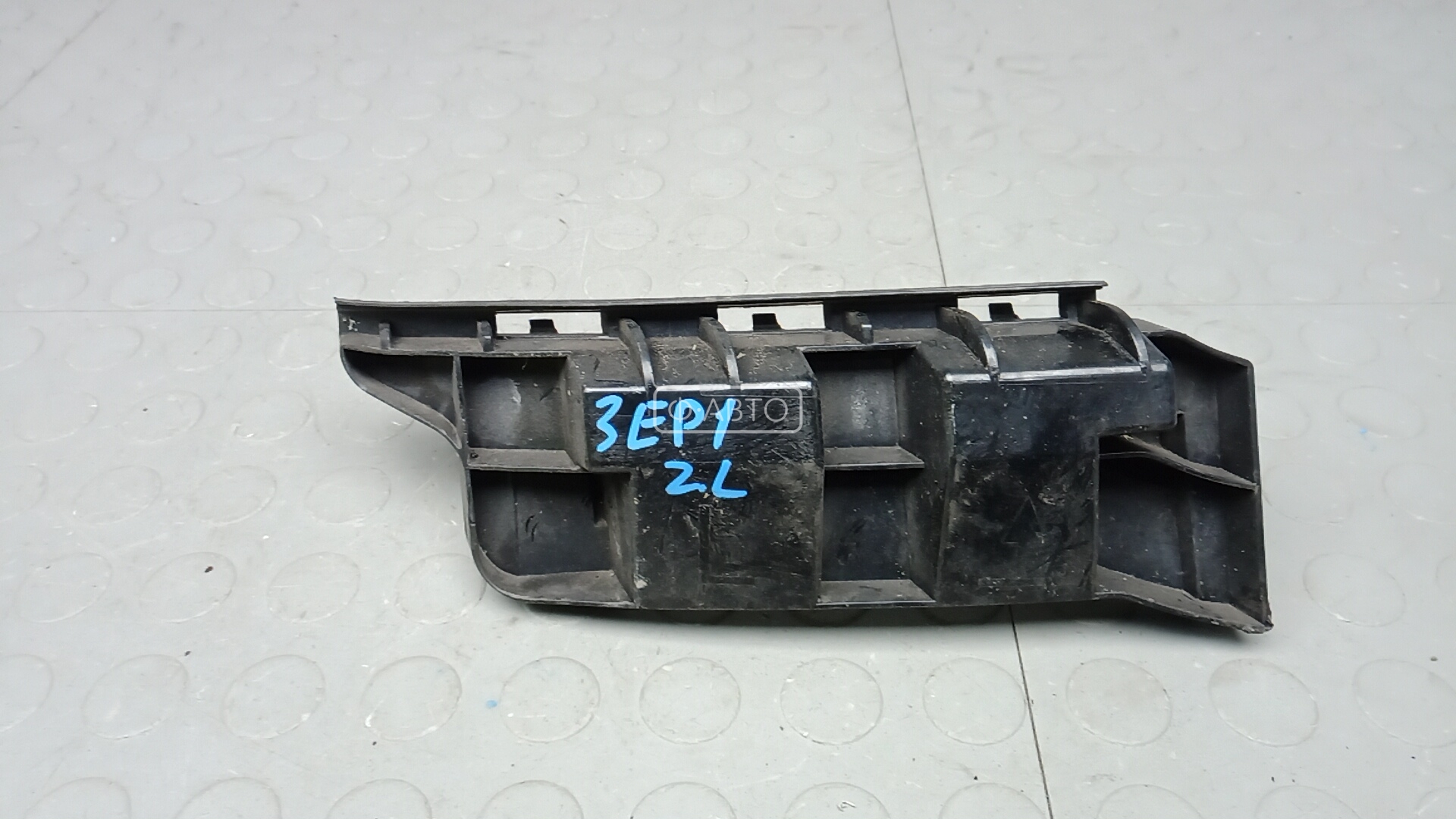 Крепление бампера заднее