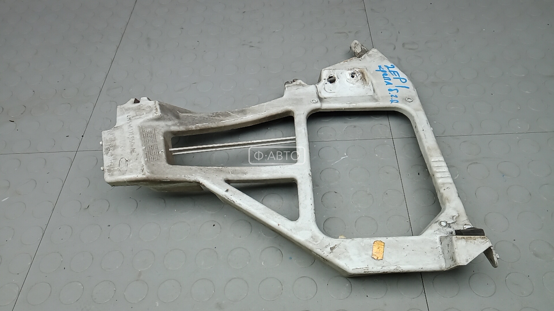 Крепление бампера заднее