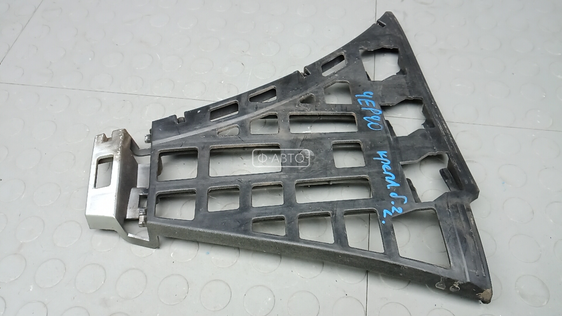 Крепление бампера заднее