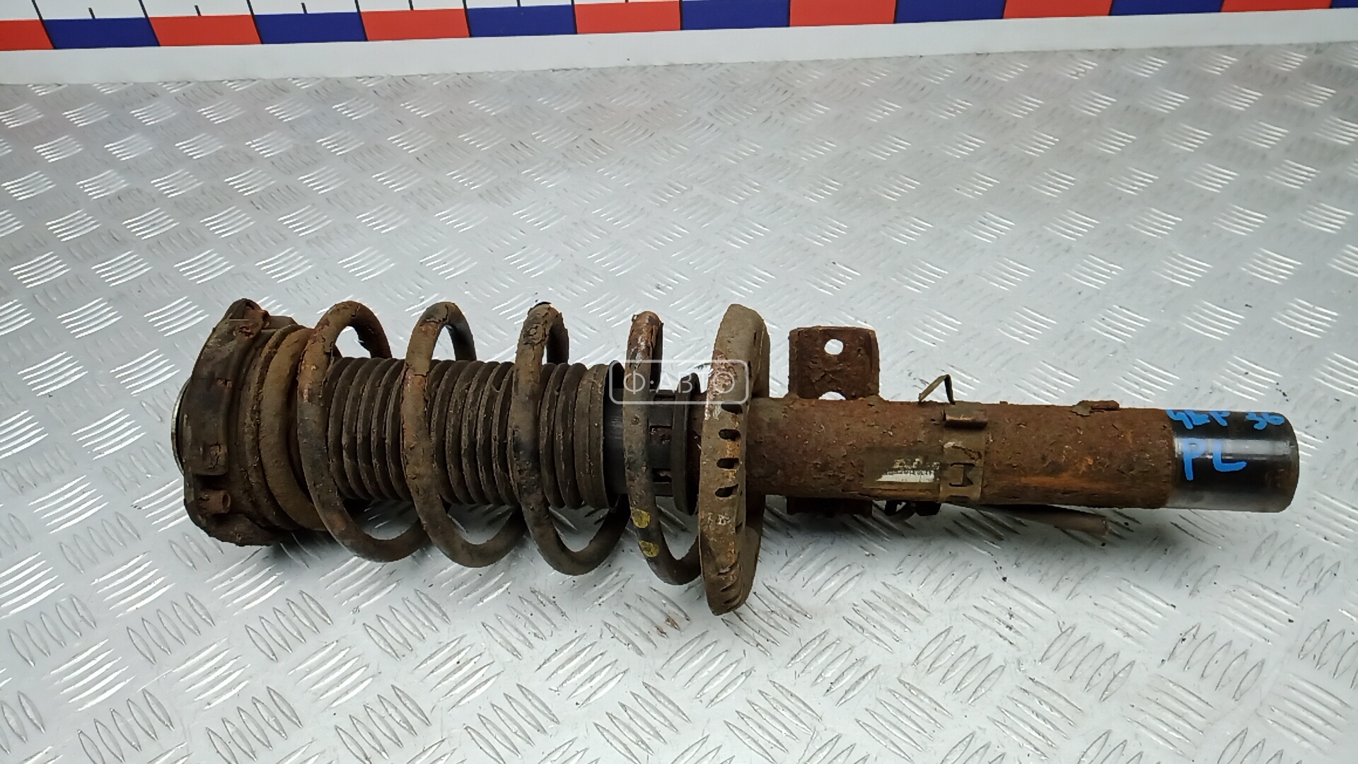 Стойка передняя левая