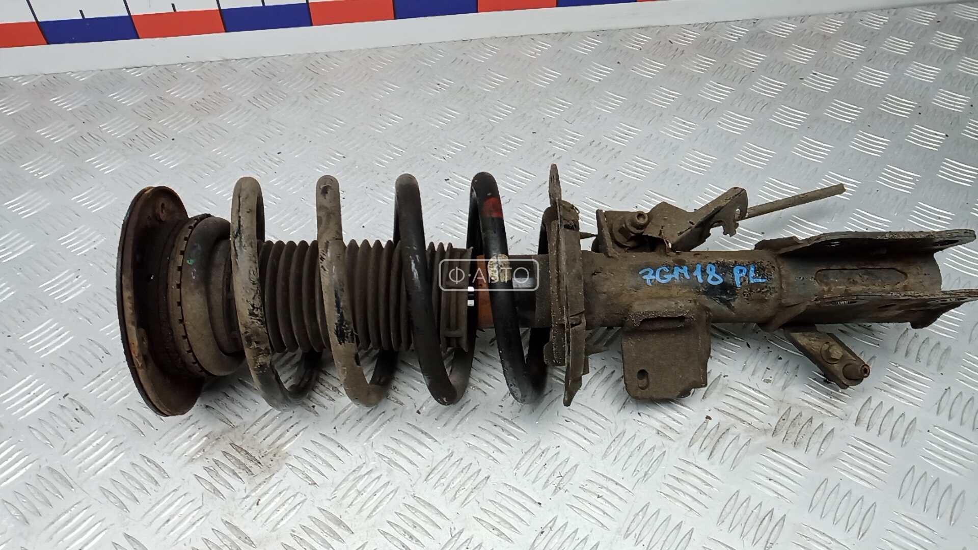 Стойка передняя левая