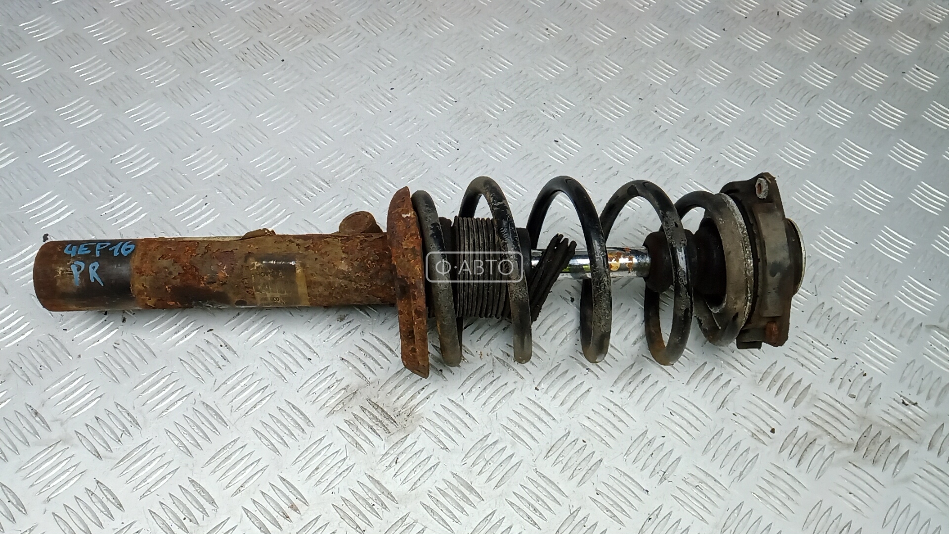 Стойка передняя правая