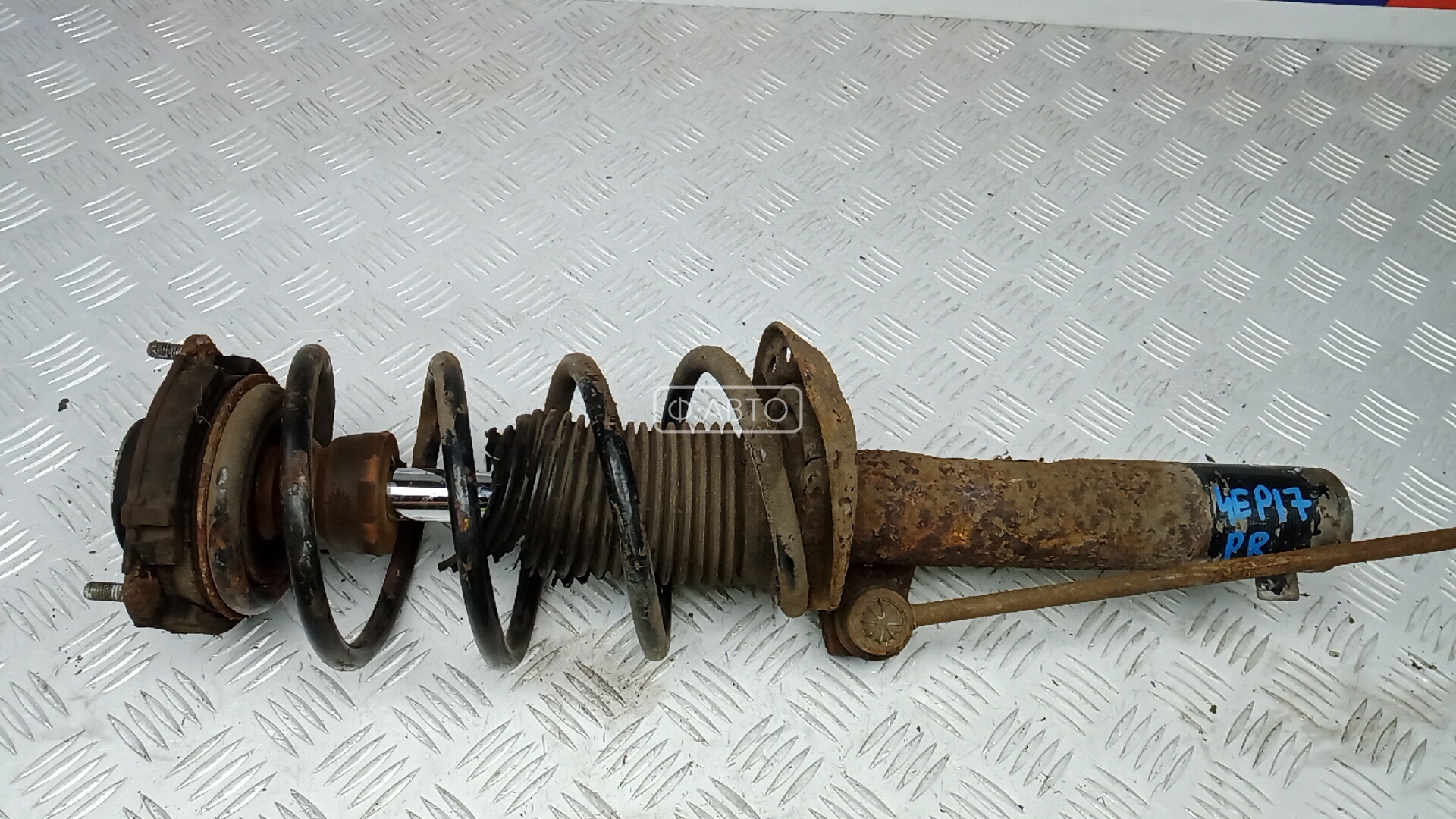 Стойка передняя правая