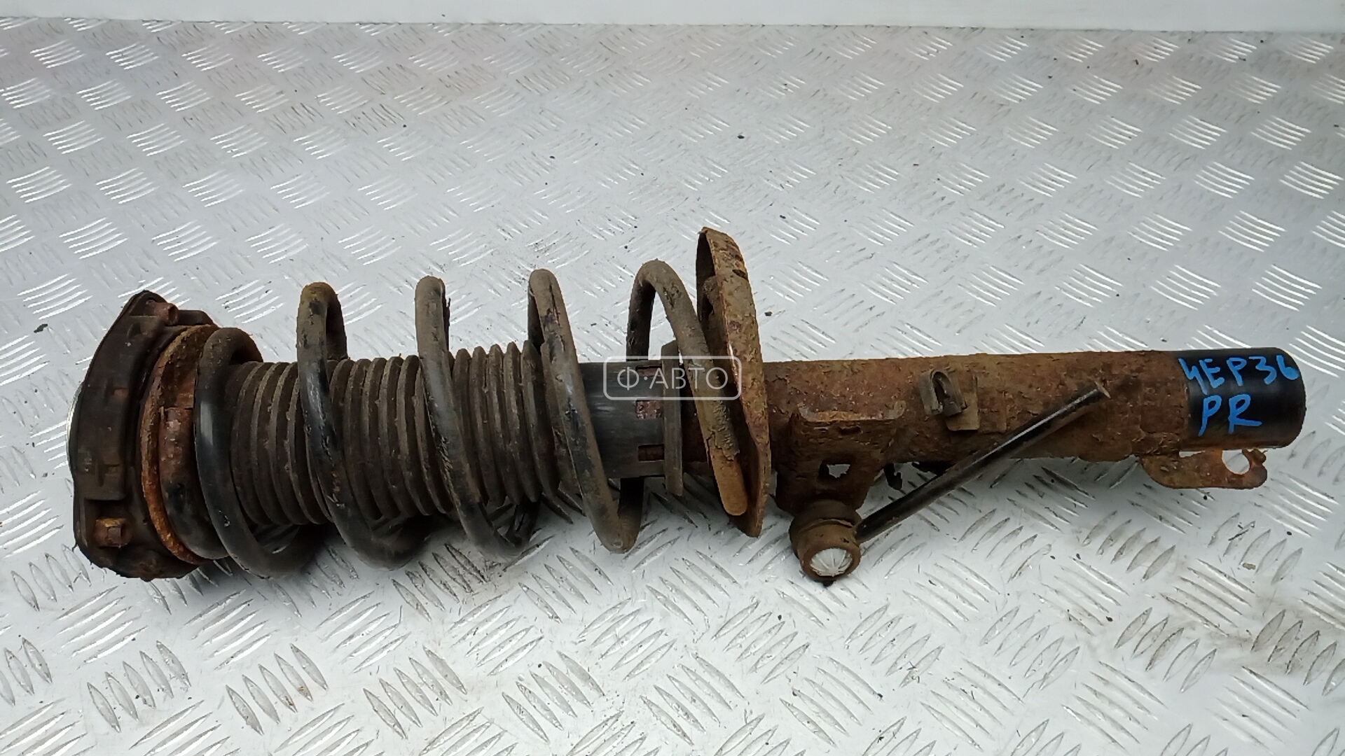 Стойка передняя правая