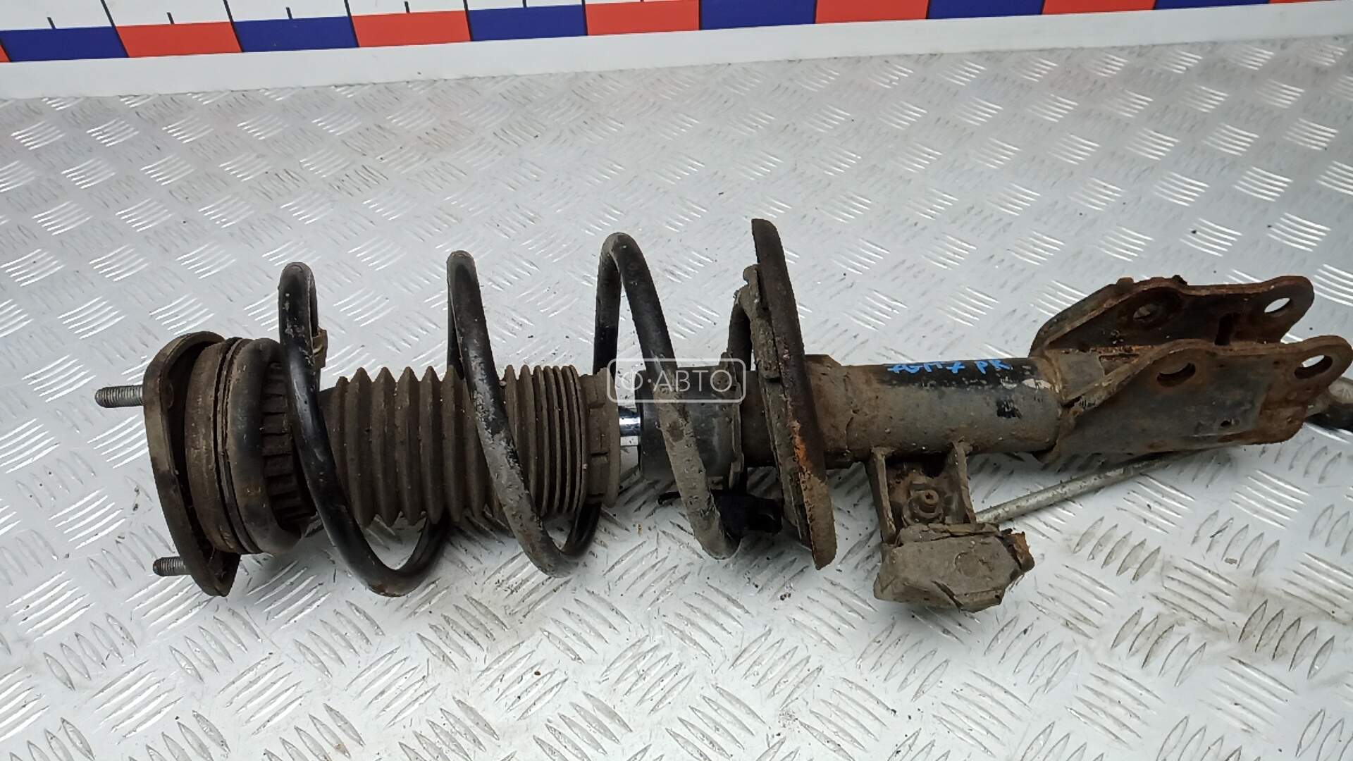 Стойка передняя правая