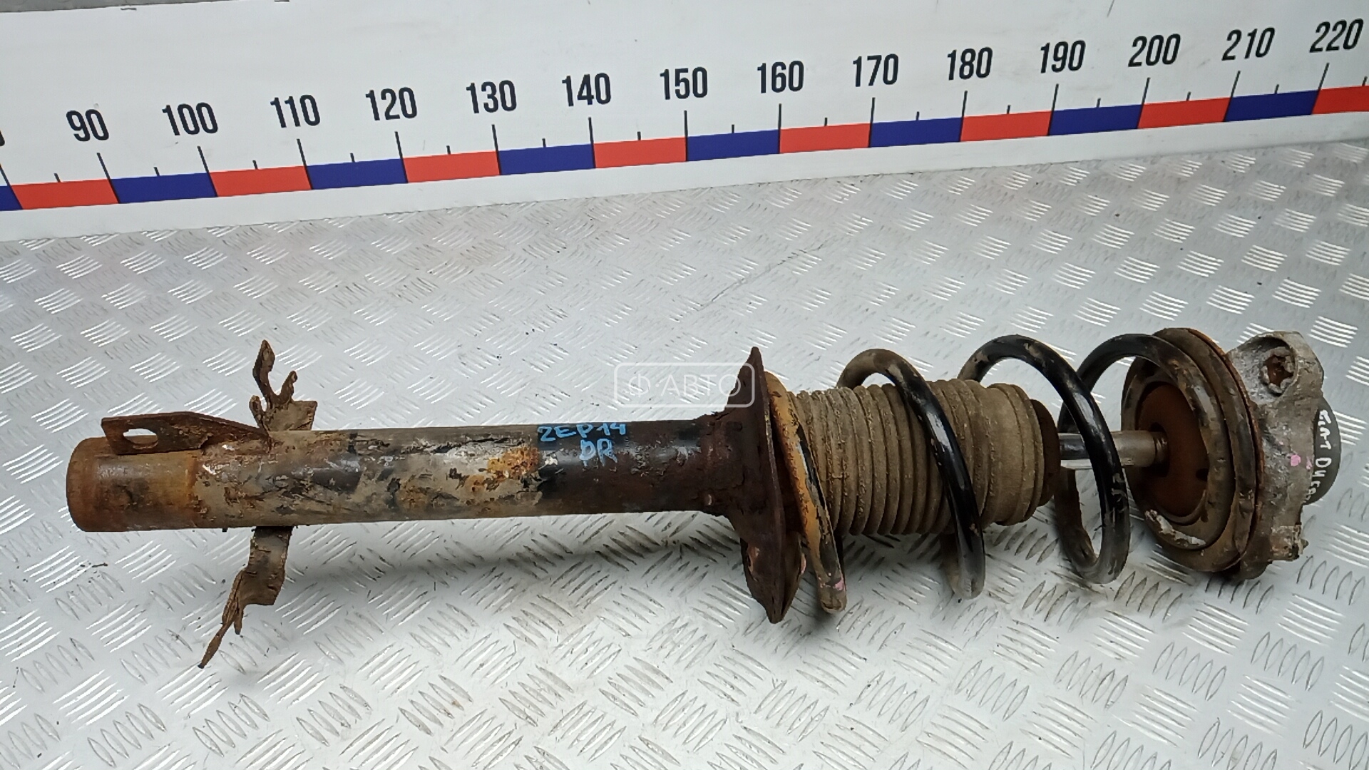 Стойка передняя правая