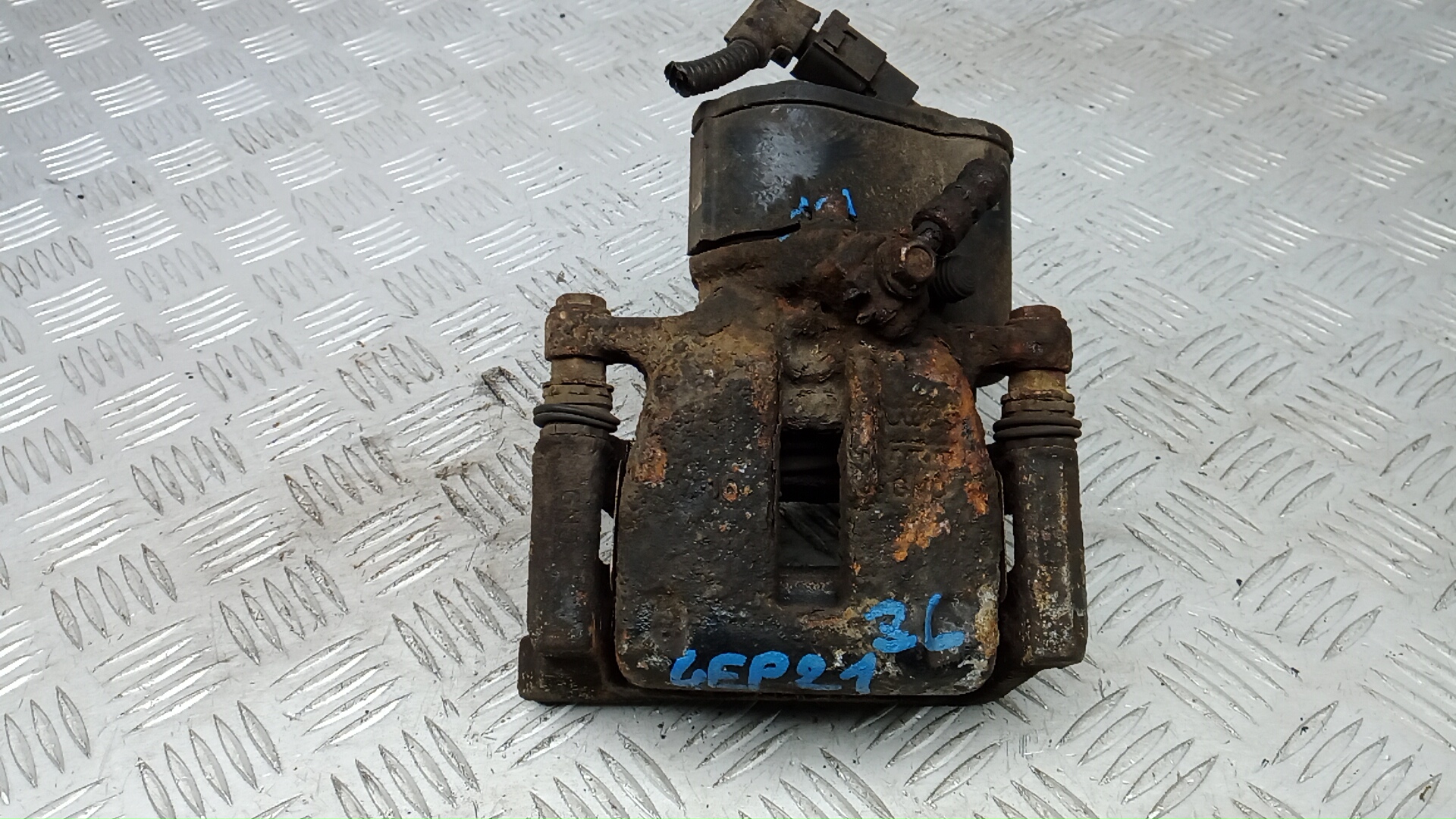 Суппорт тормозной задний левый VOLKSWAGEN PASSAT B6