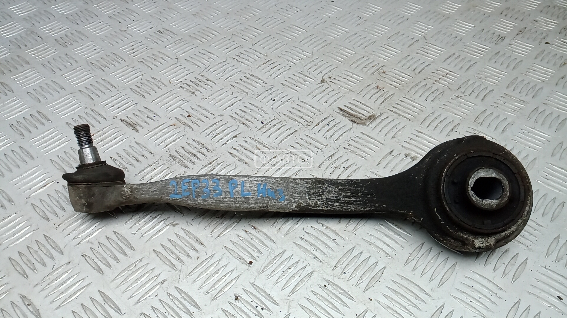 Рычаг передний нижний левый