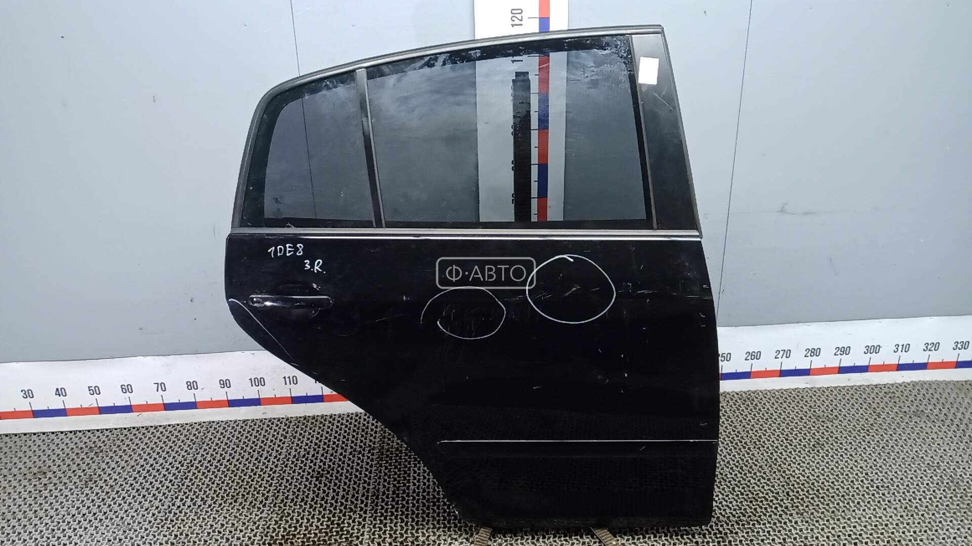 Дверь задняя правая