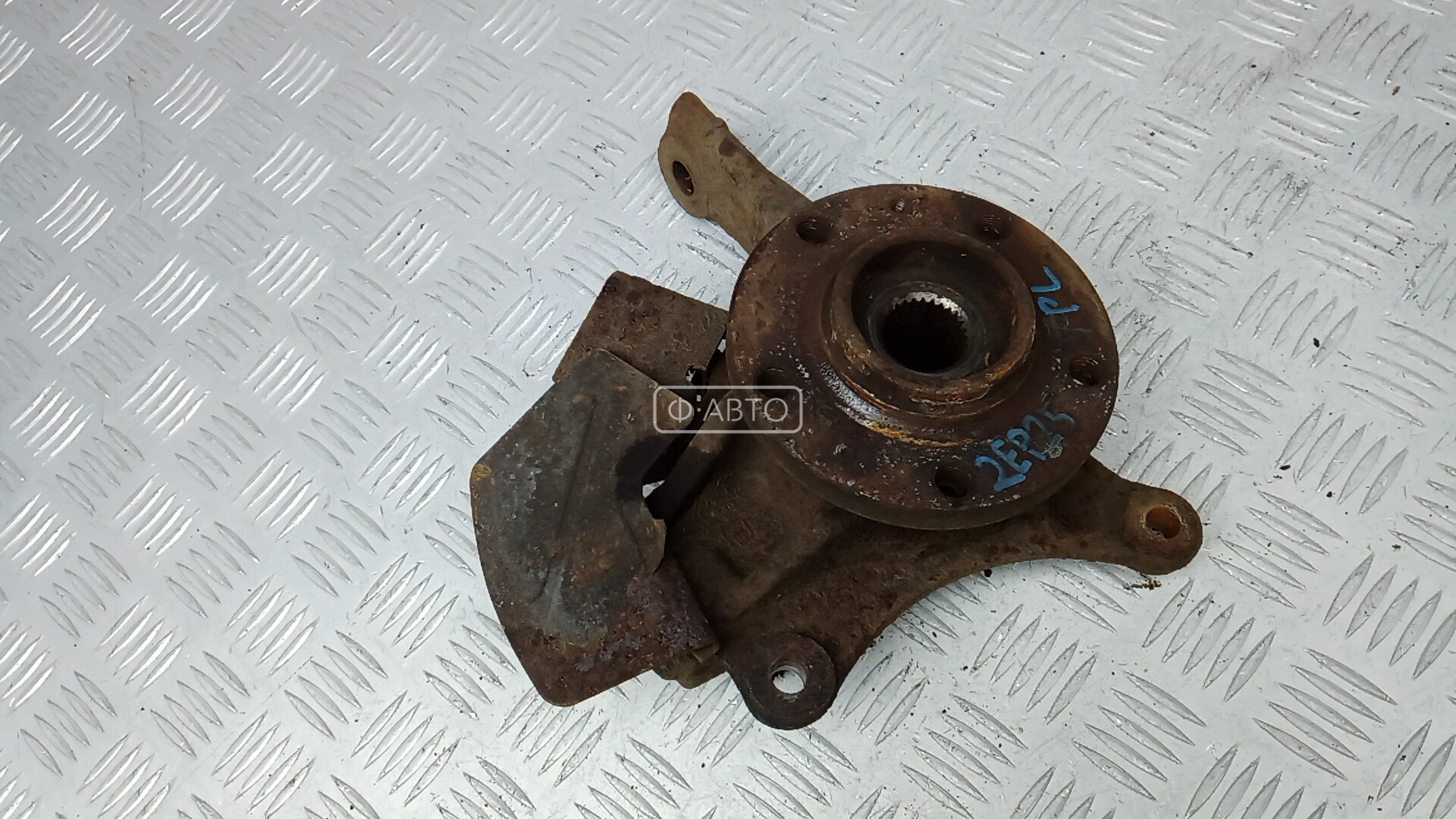 Ступица передняя левая