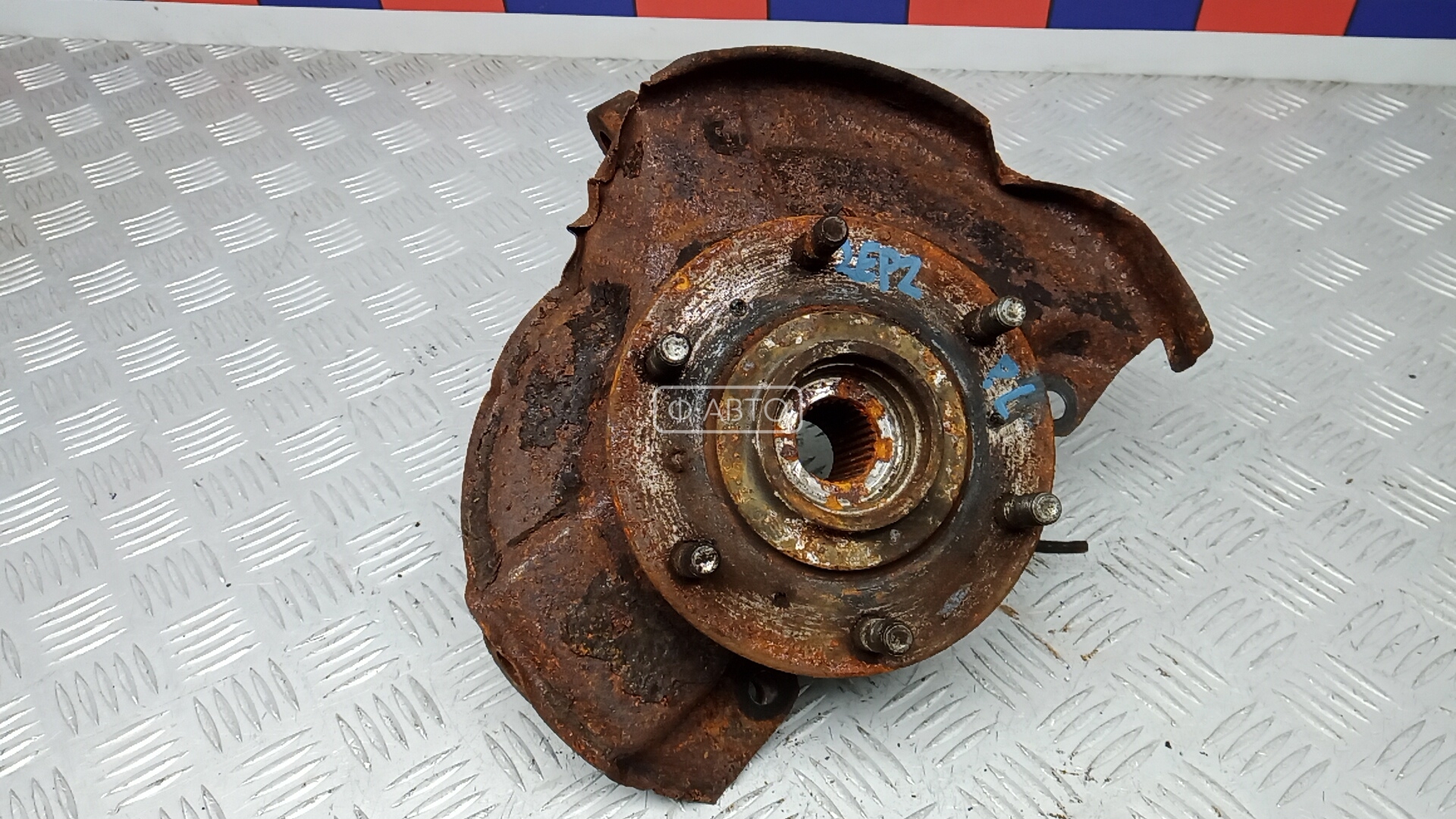 Ступица передняя левая