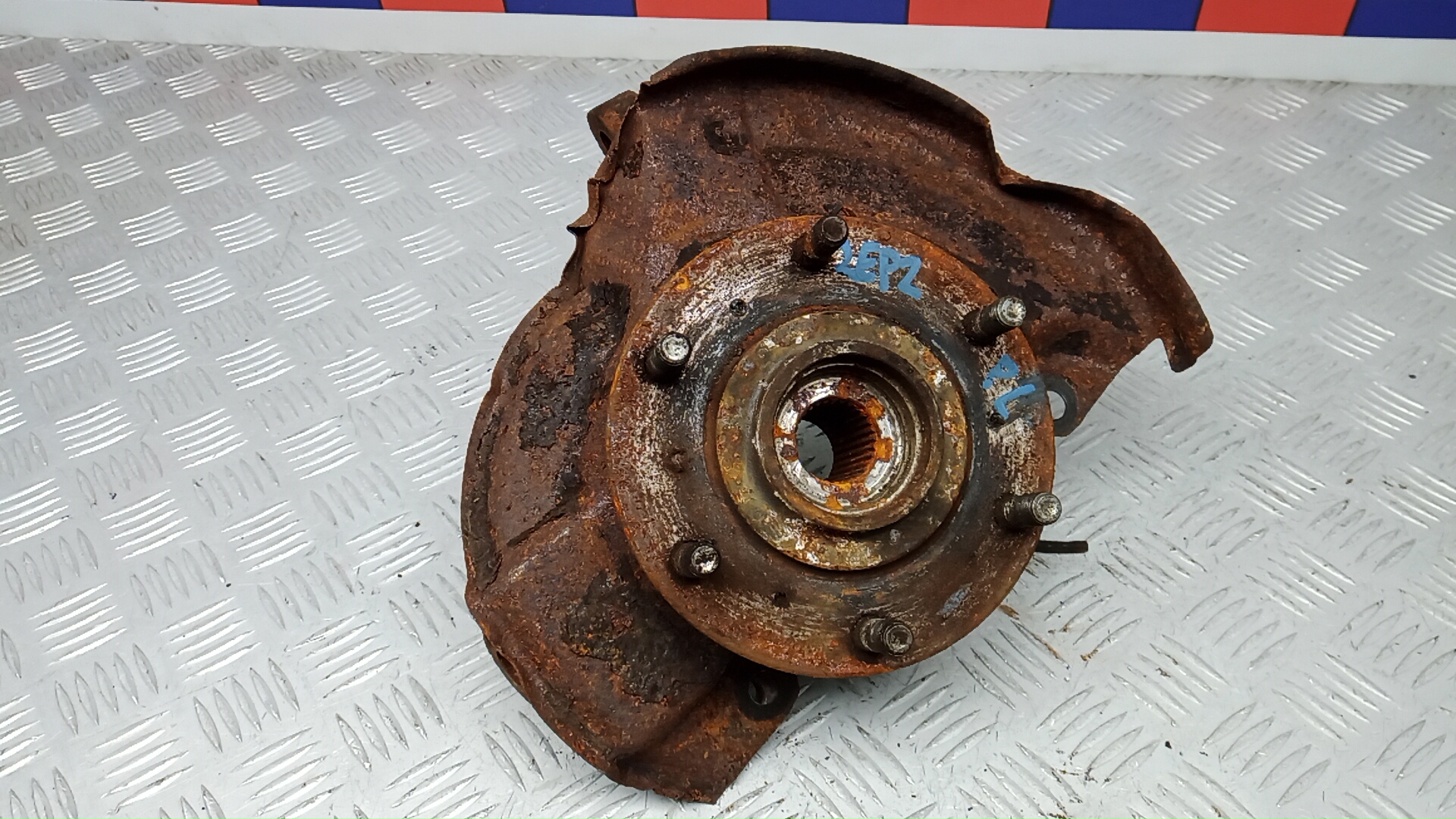 Ступица передняя левая MITSUBISHI L200 K4T