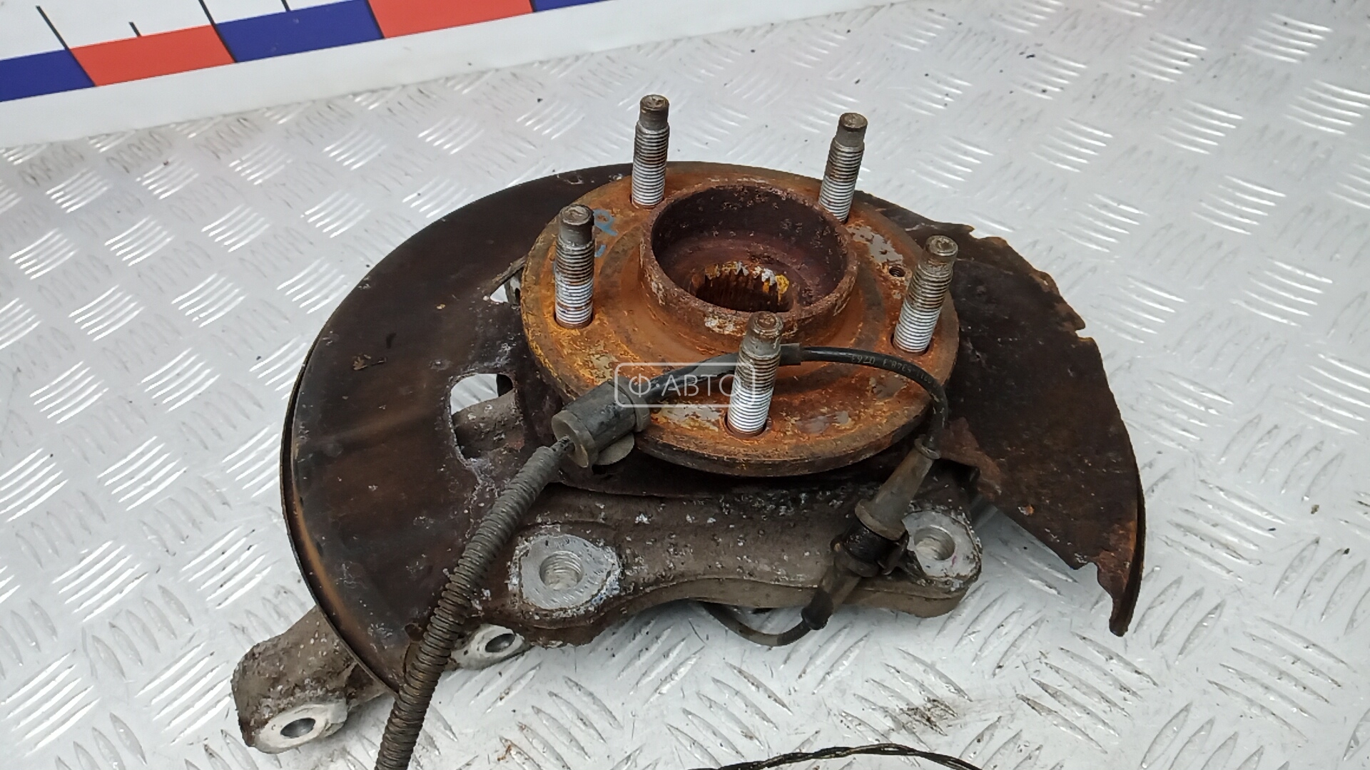 Ступица передняя левая