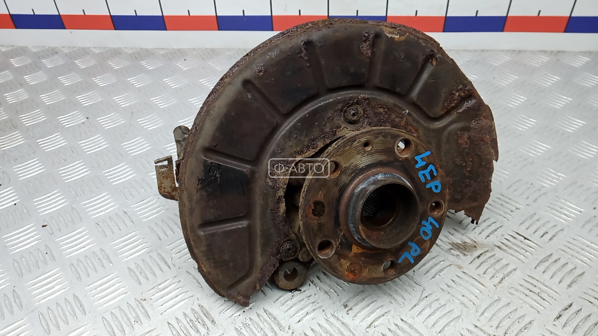 Ступица передняя левая