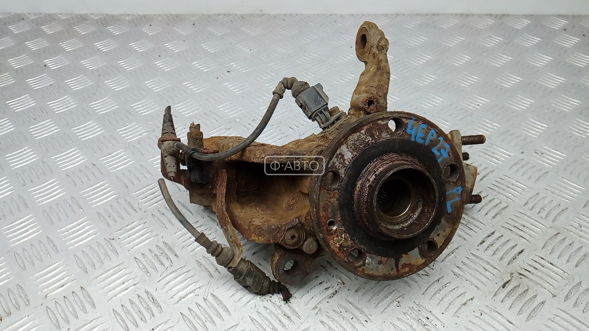 Ступица передняя левая