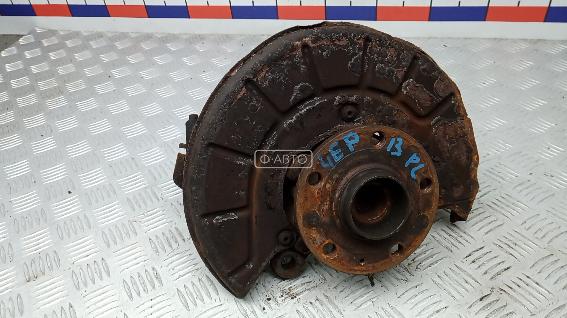 Ступица передняя левая