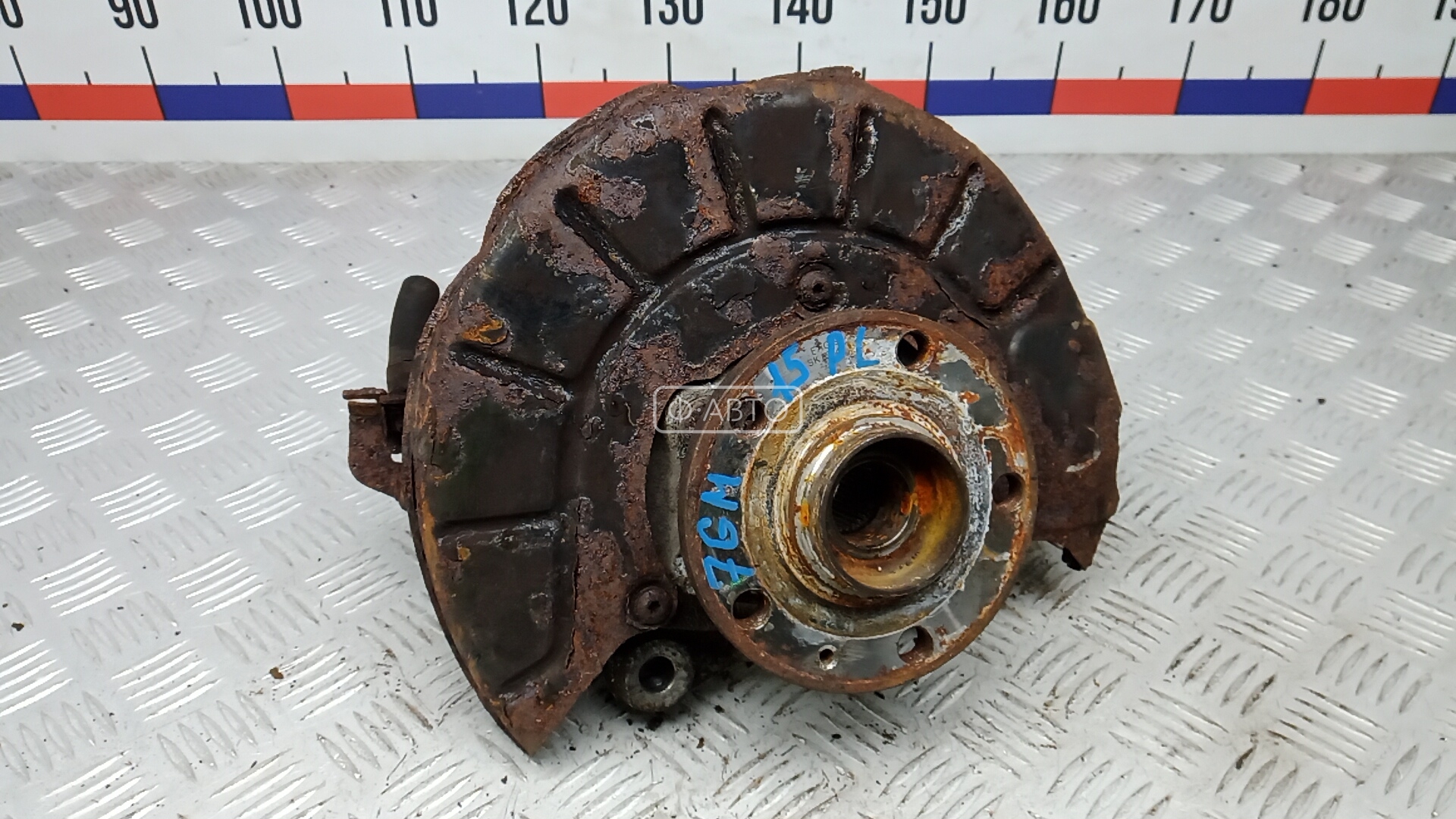 Ступица передняя левая