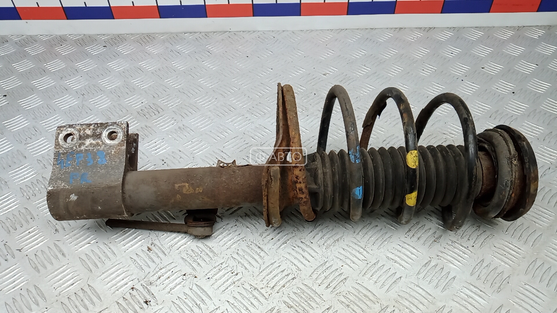 Стойка передняя правая