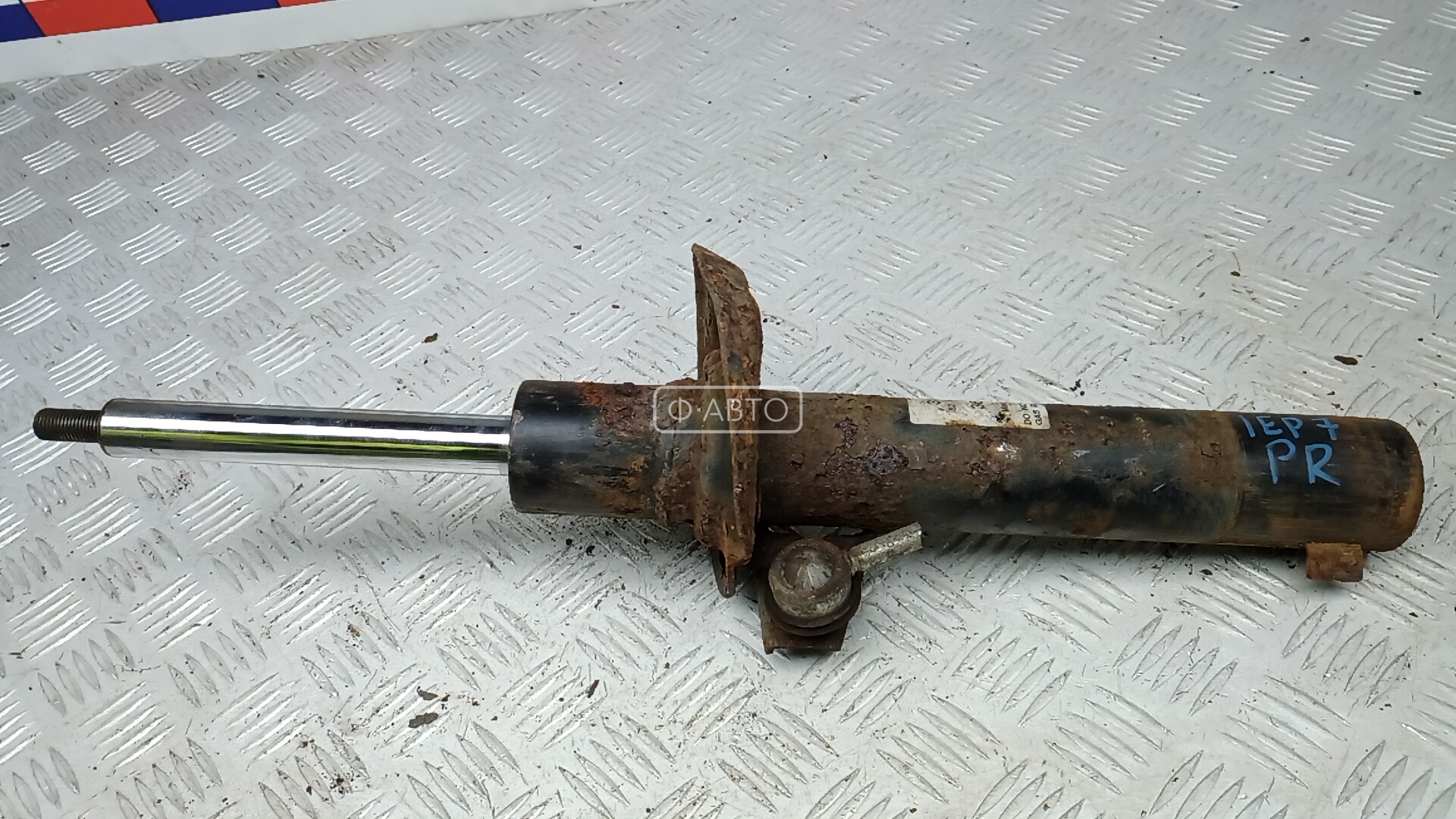 Стойка передняя правая