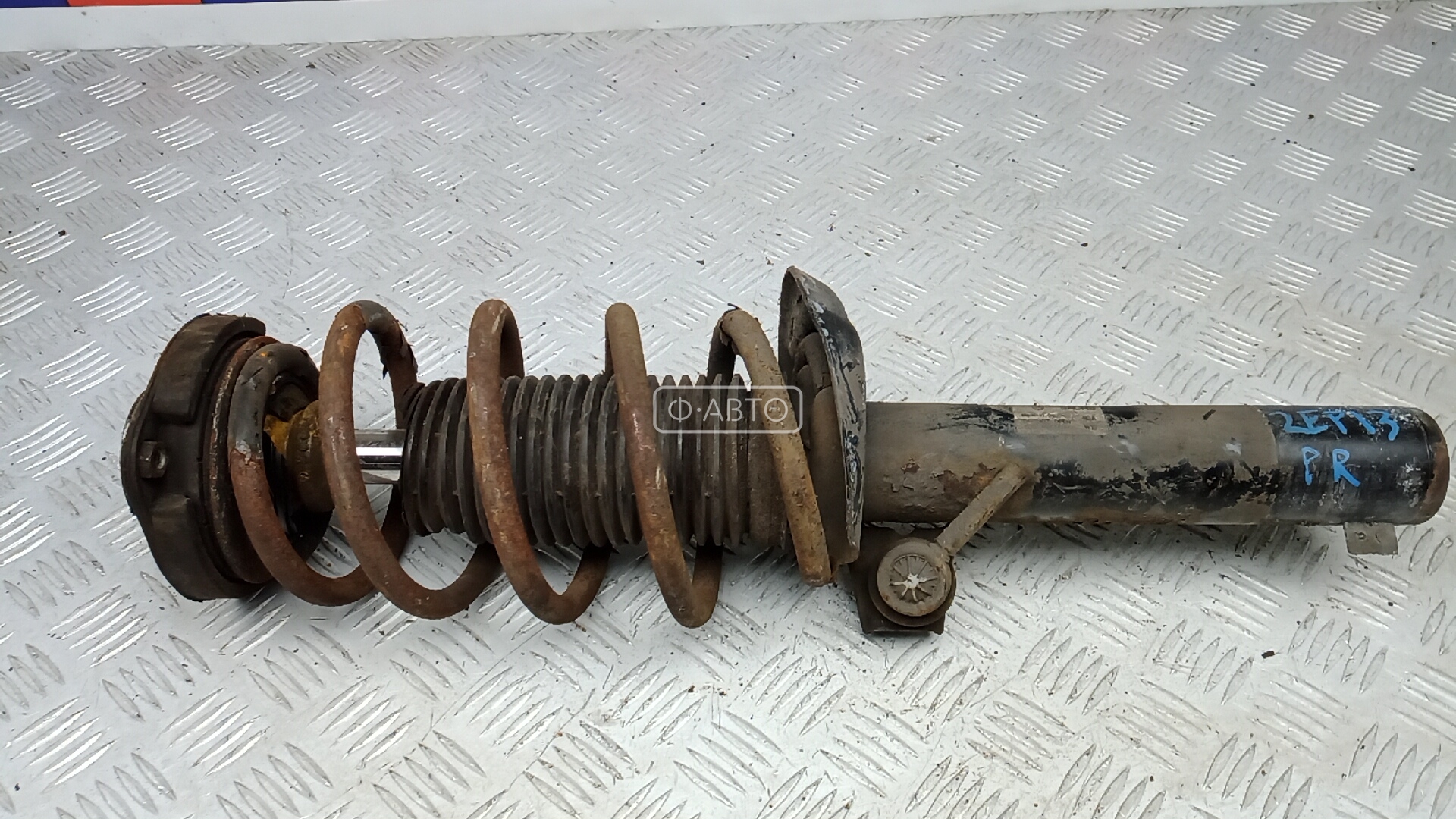 Стойка передняя правая