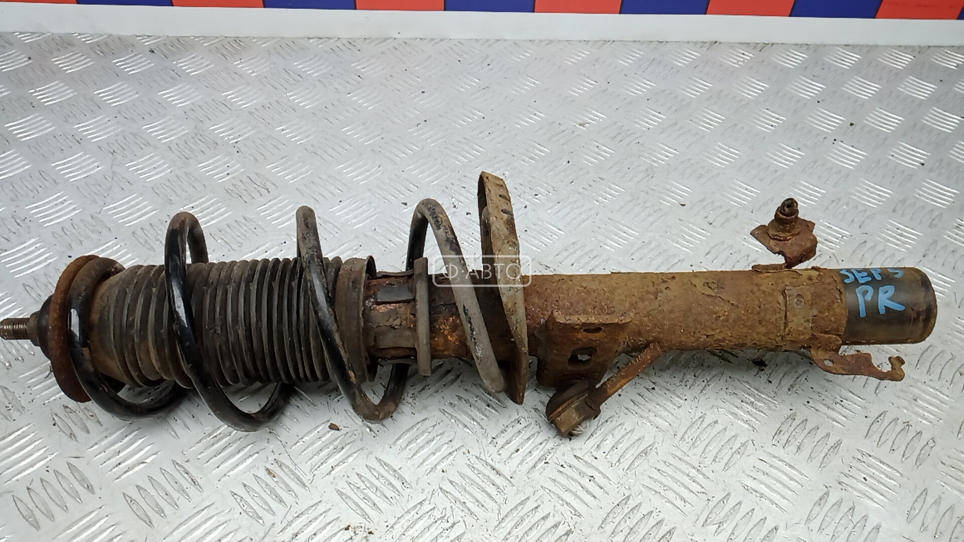 Стойка передняя правая