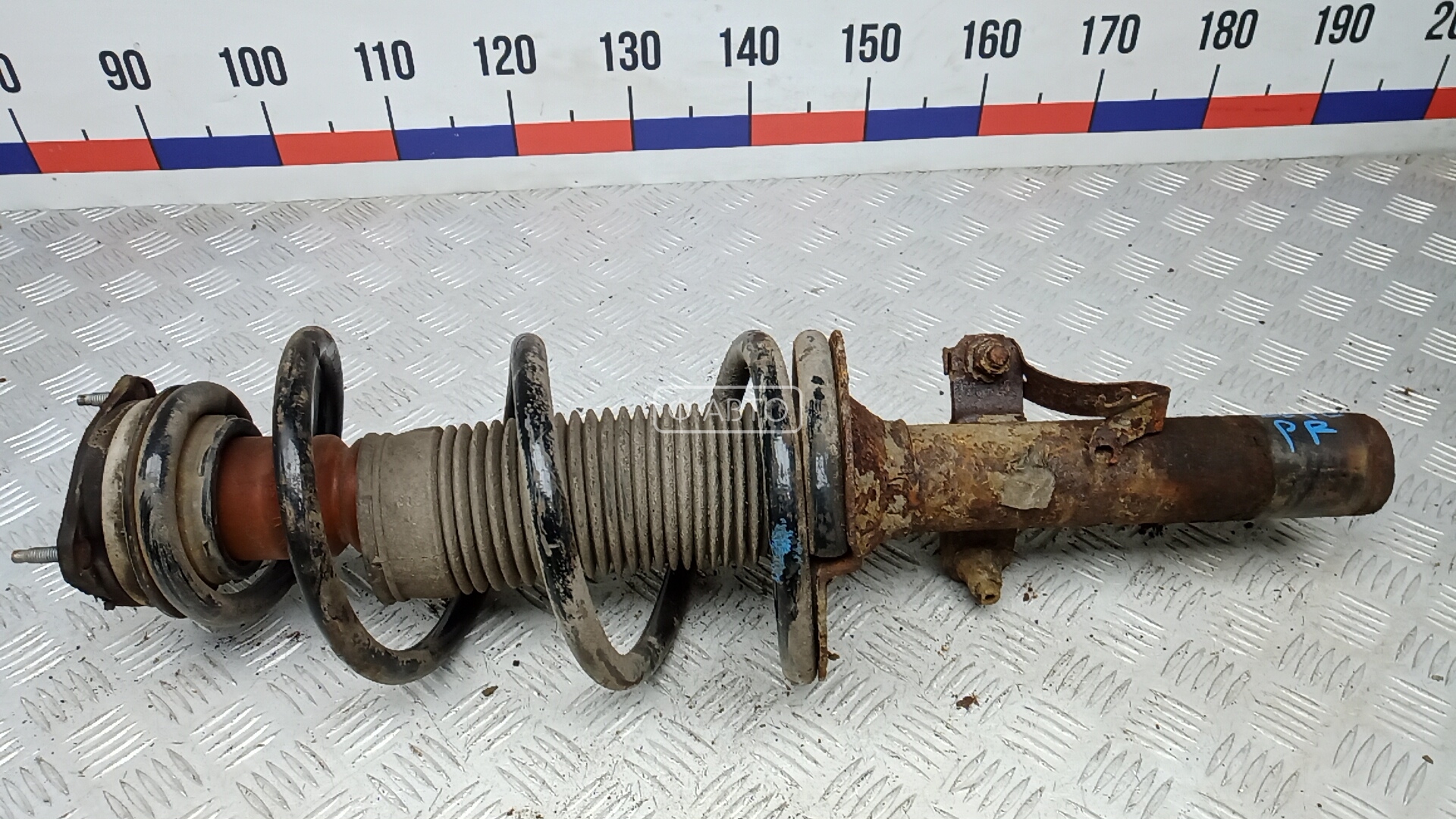 Стойка передняя правая