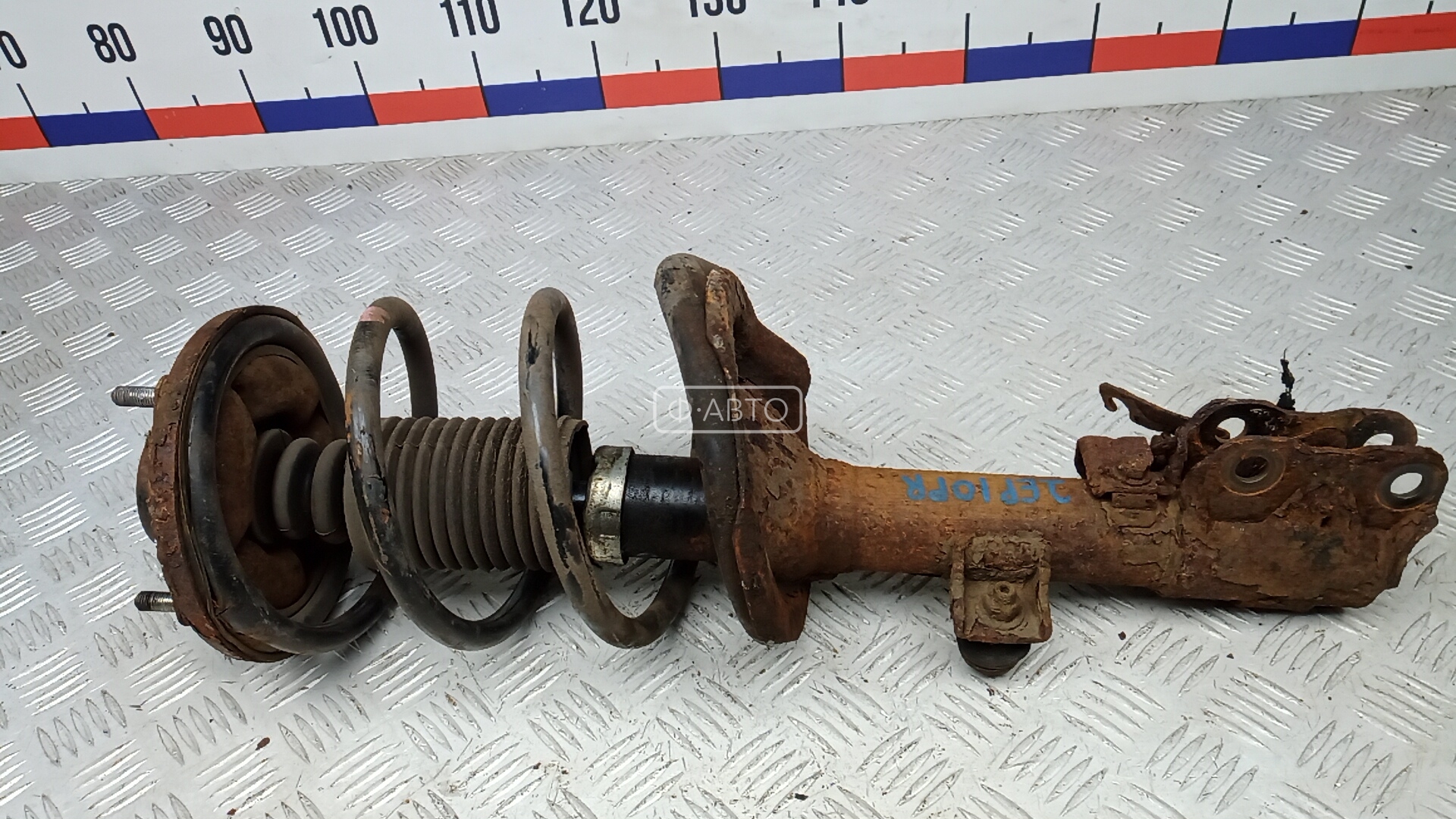 Стойка передняя правая