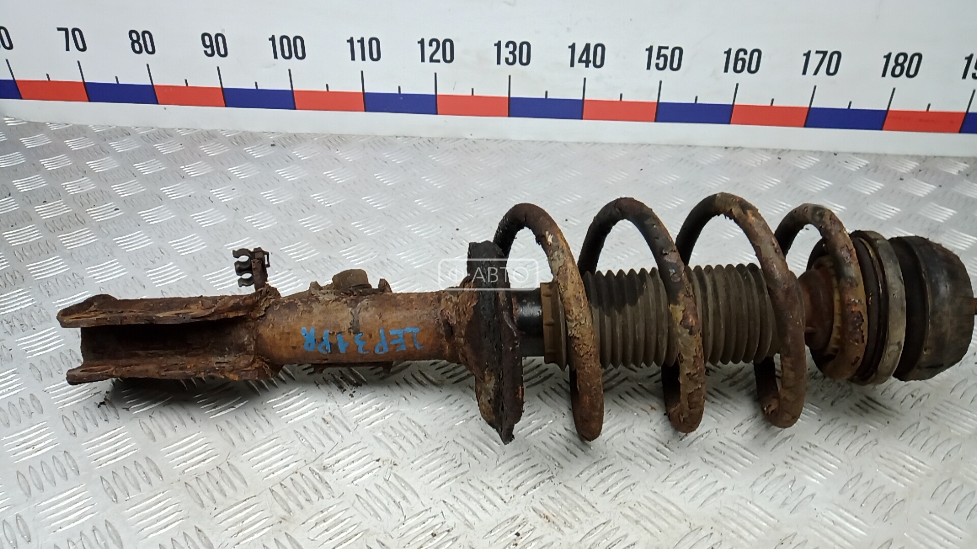 Стойка передняя правая