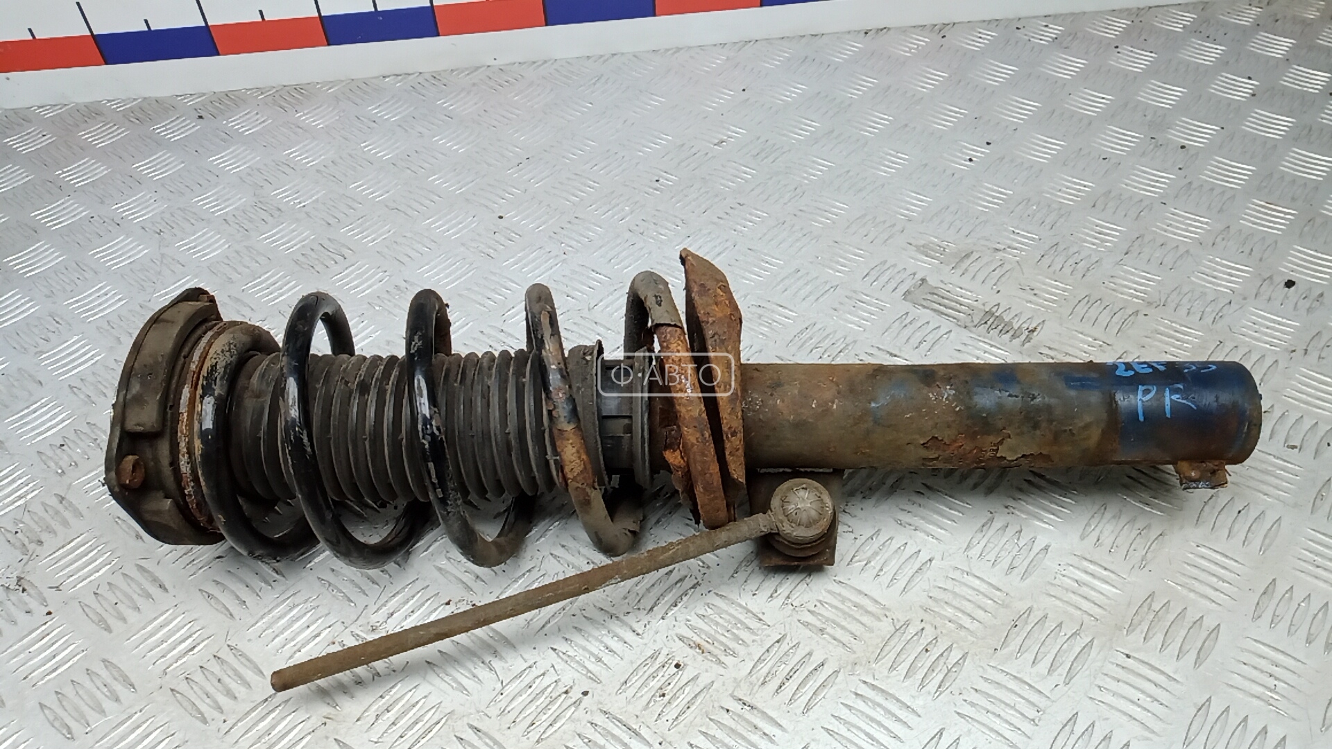 Стойка передняя правая