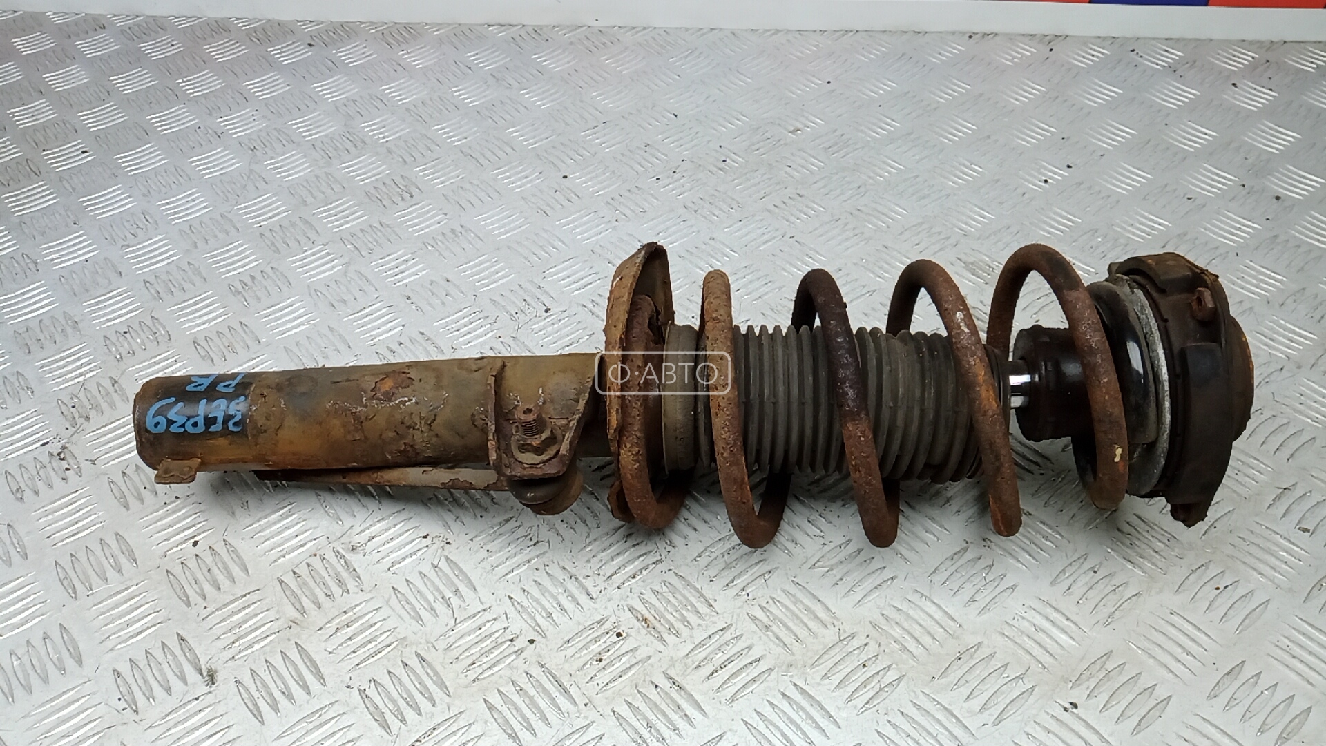 Стойка передняя правая