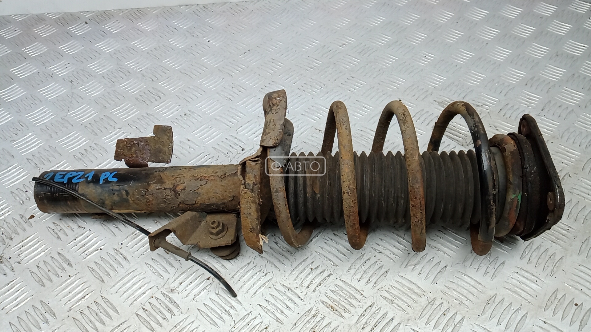 Стойка передняя левая