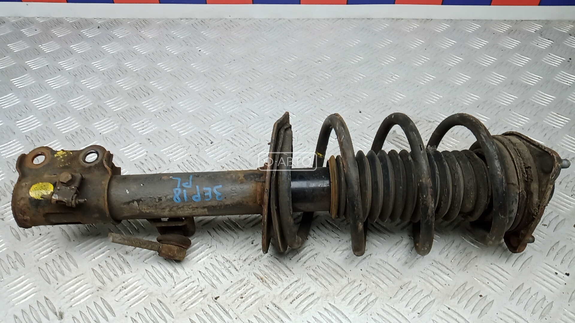 Стойка передняя левая