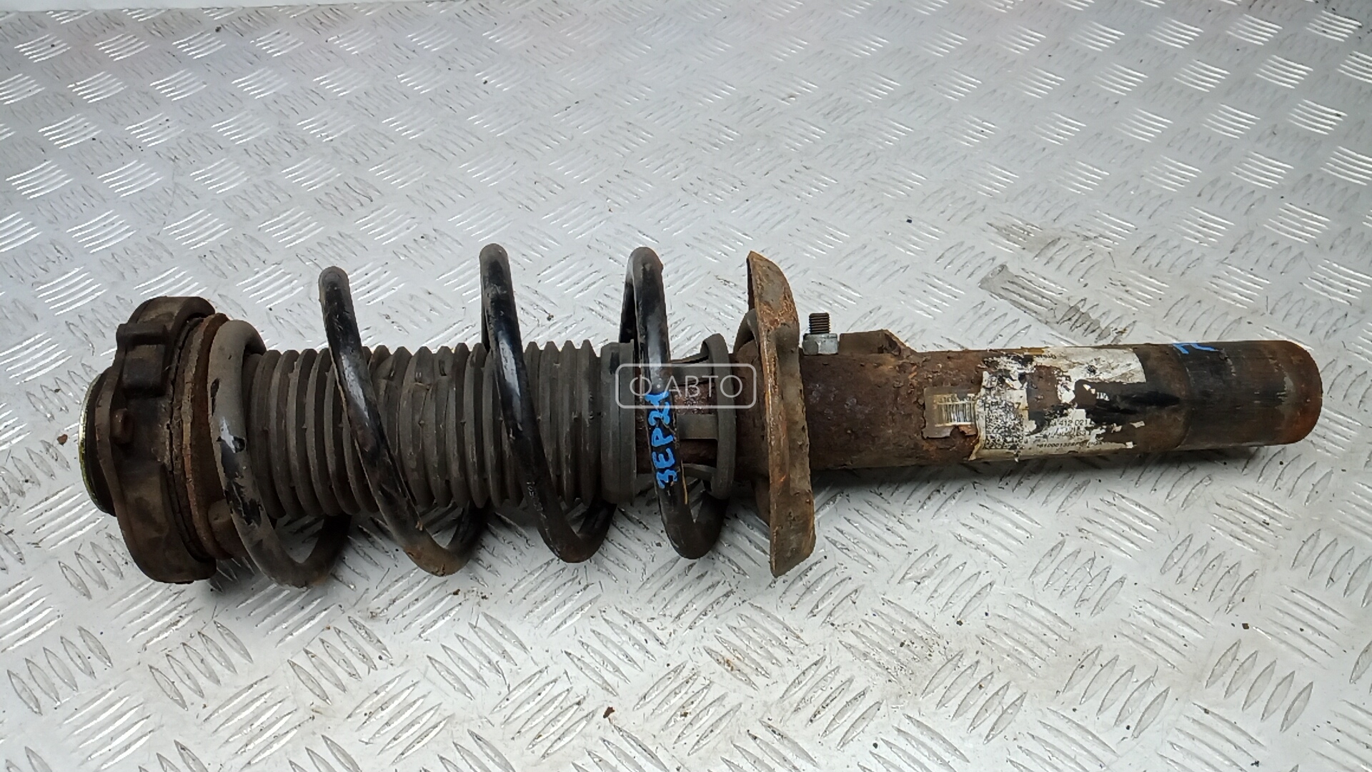 Стойка передняя левая