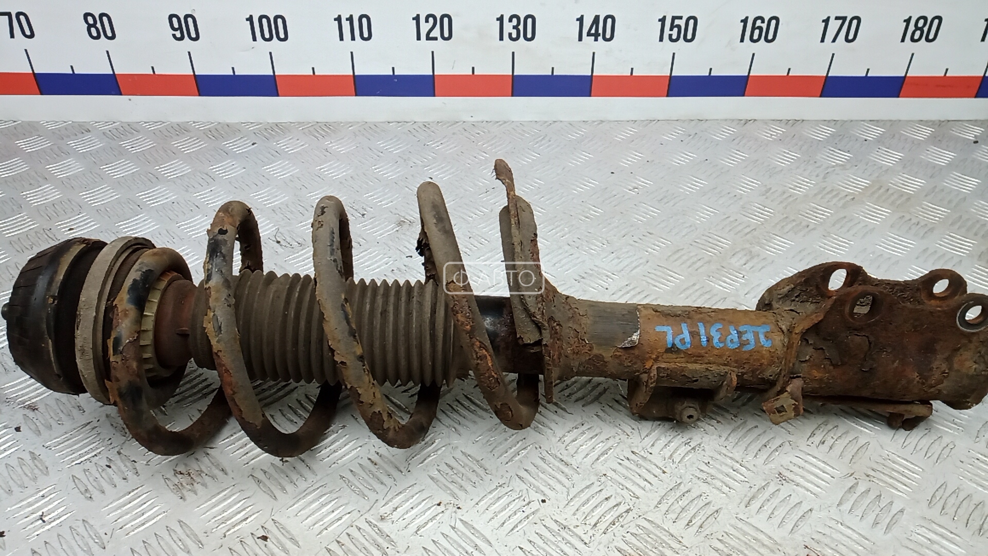 Стойка передняя левая