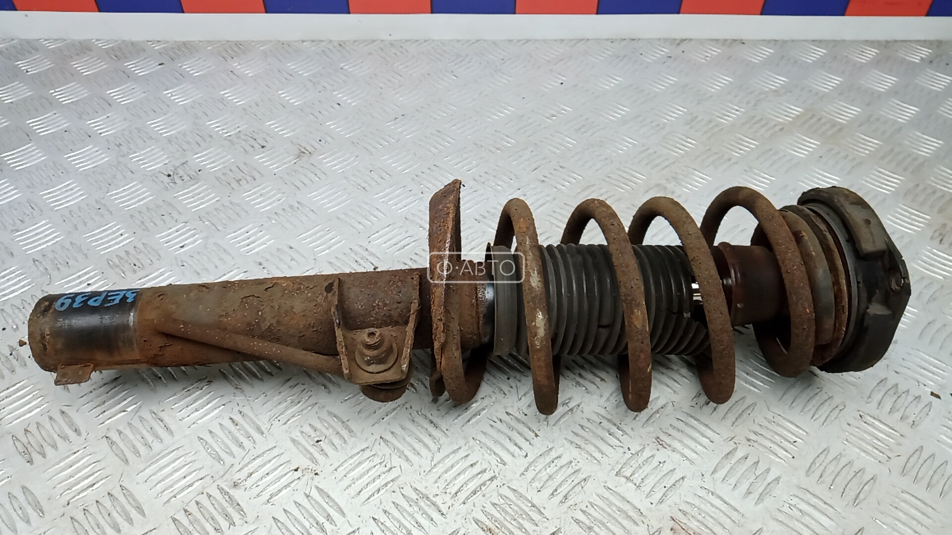 Стойка передняя левая