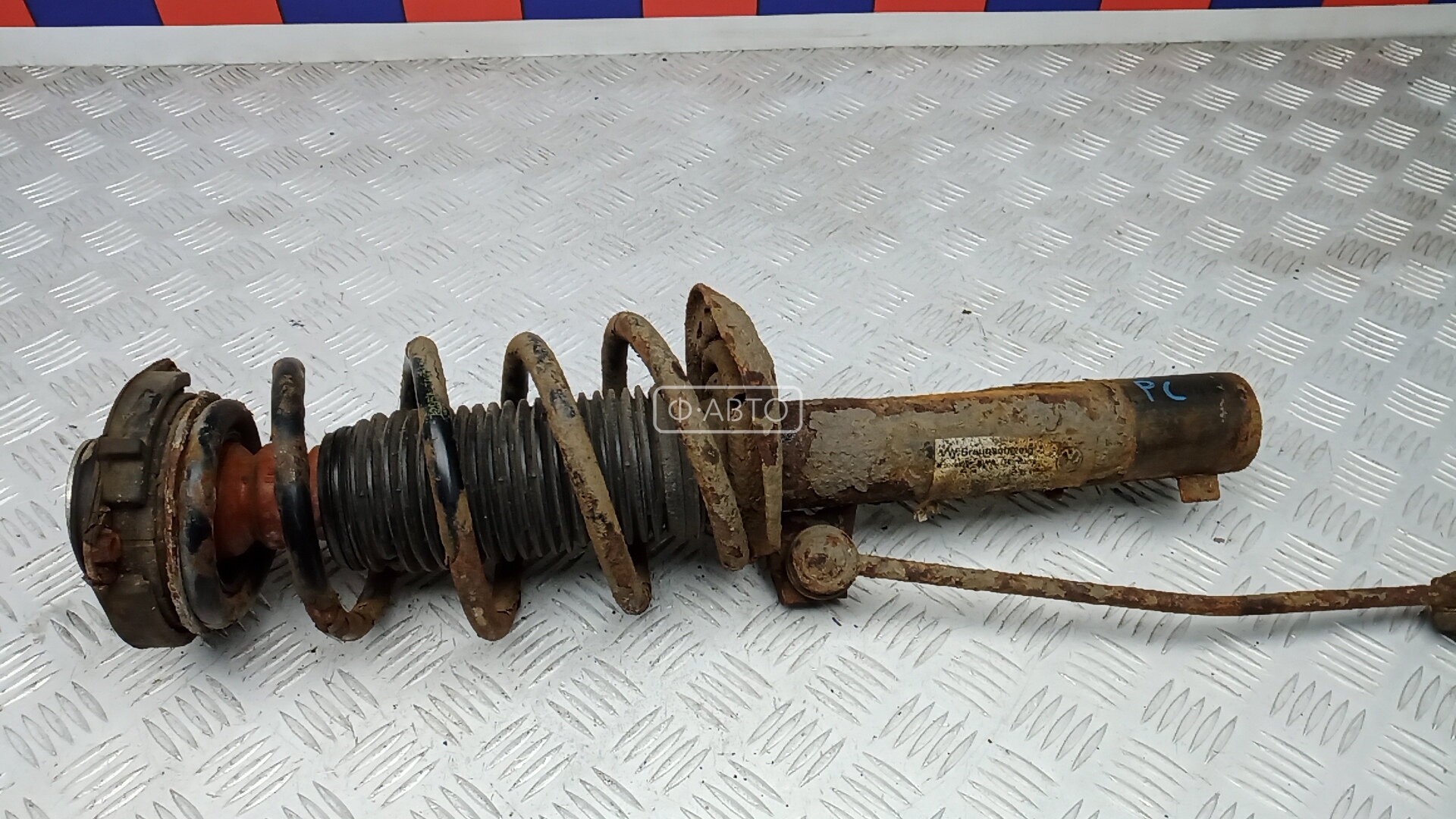 Стойка передняя левая