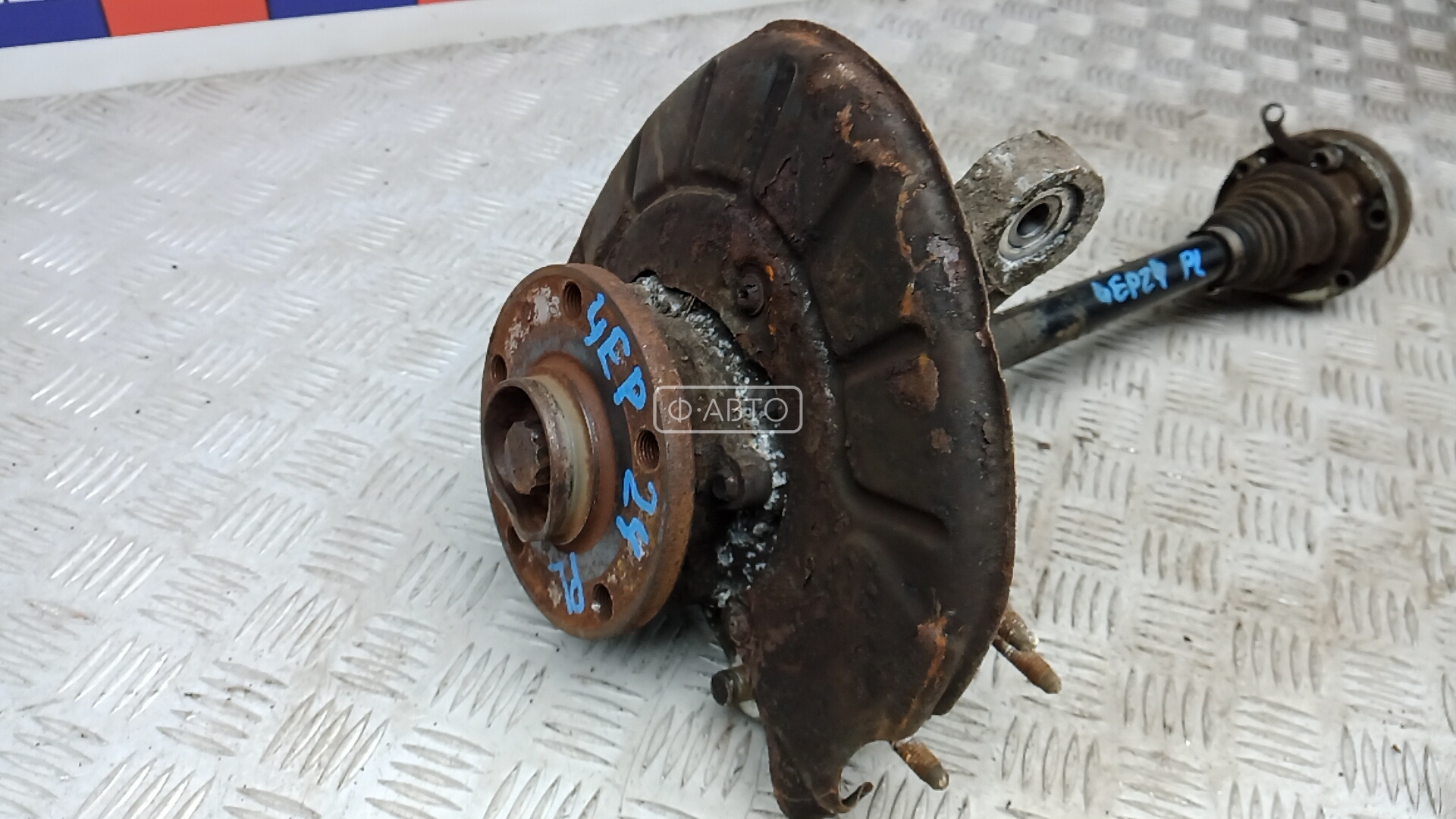 Ступица передняя левая